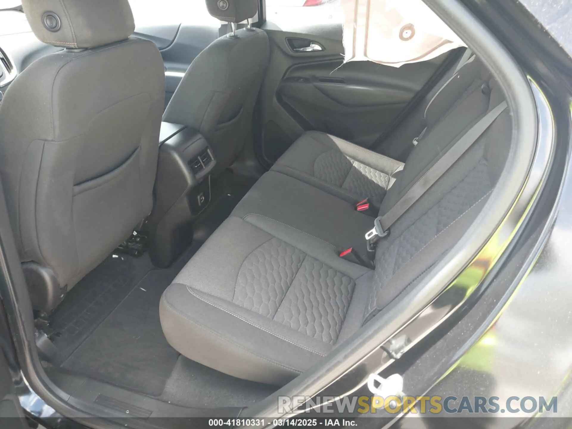 8 Photograph of a damaged car 2GNAXTEV5L6121857 CHEVROLET EQUINOX 2020
