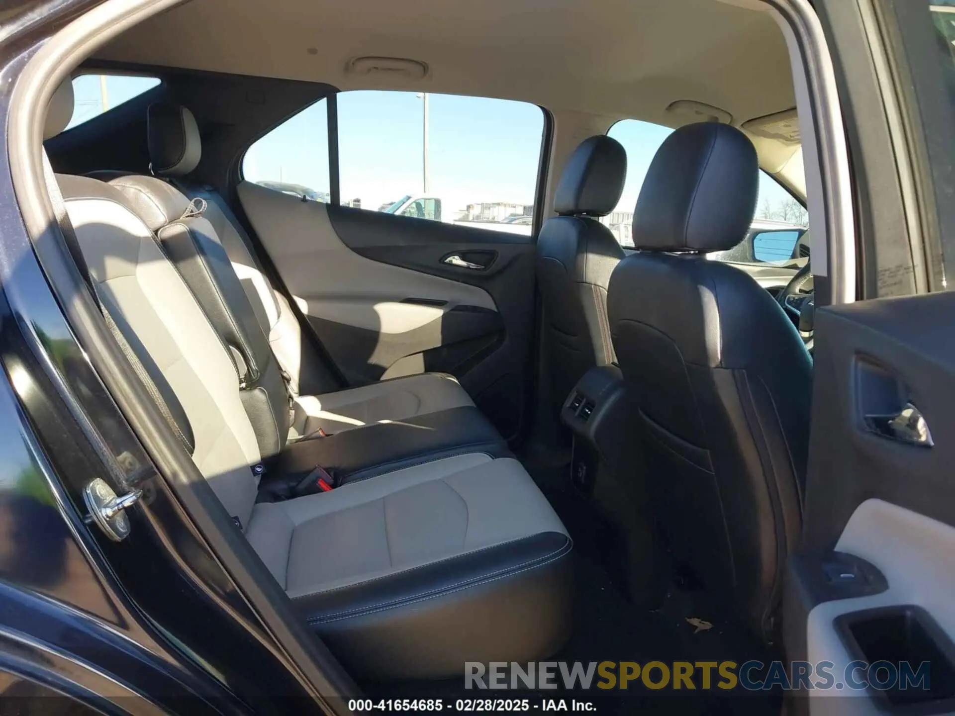 8 Photograph of a damaged car 2GNAXTEV5L6177359 CHEVROLET EQUINOX 2020