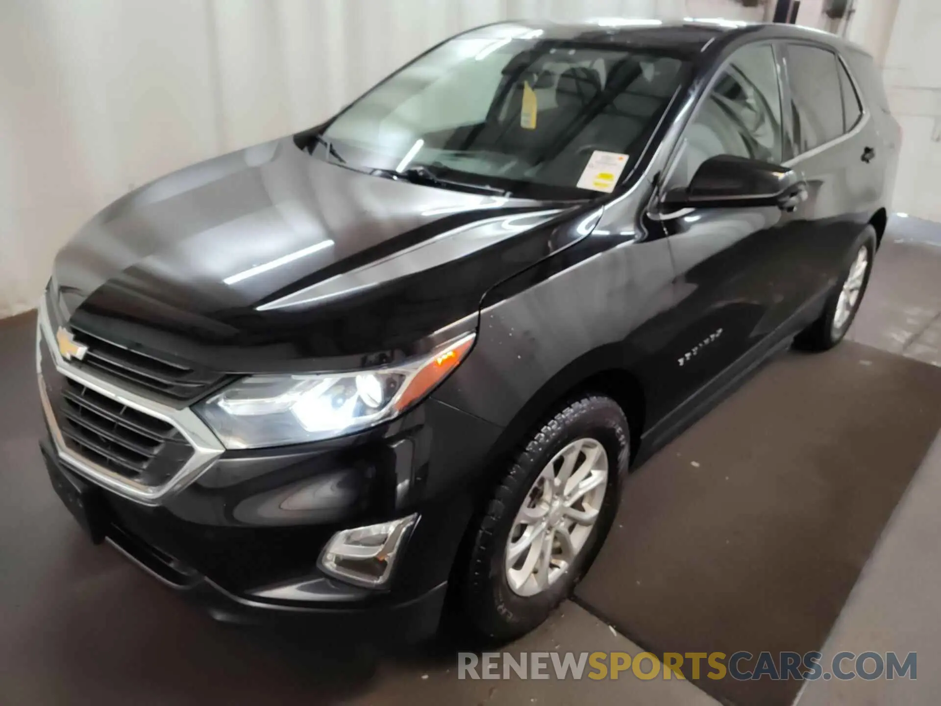 18 Photograph of a damaged car 2GNAXTEV5L6232411 CHEVROLET EQUINOX 2020
