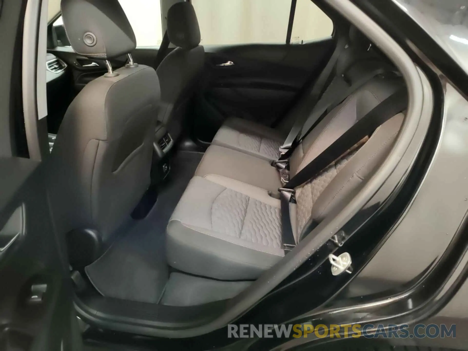 24 Photograph of a damaged car 2GNAXTEV5L6232411 CHEVROLET EQUINOX 2020