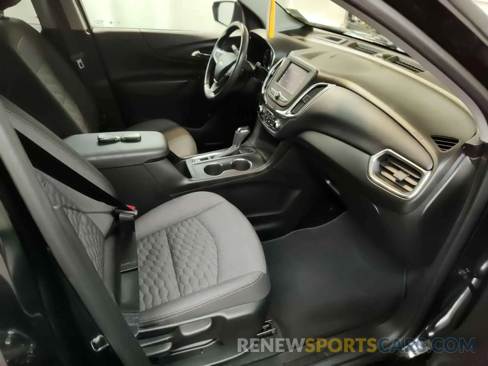 25 Photograph of a damaged car 2GNAXTEV5L6232411 CHEVROLET EQUINOX 2020