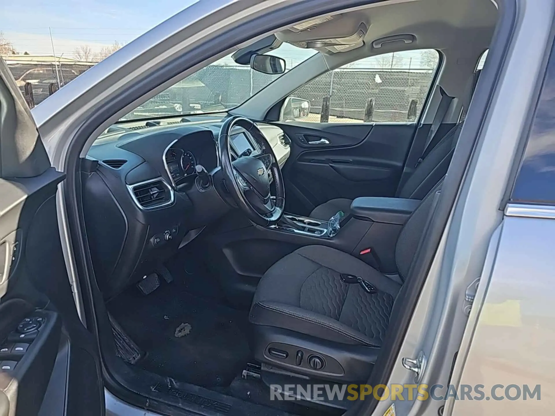 17 Photograph of a damaged car 2GNAXTEV6L6231428 CHEVROLET EQUINOX 2020