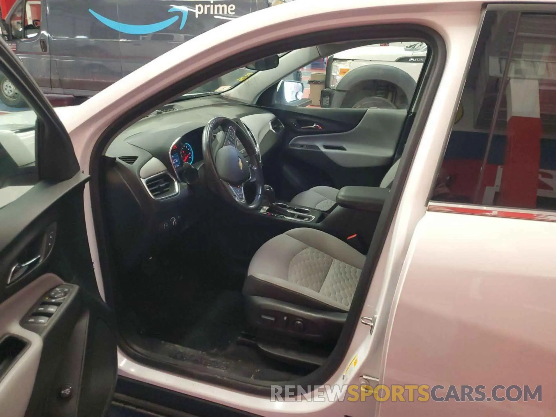 17 Photograph of a damaged car 2GNAXTEV6L6235088 CHEVROLET EQUINOX 2020