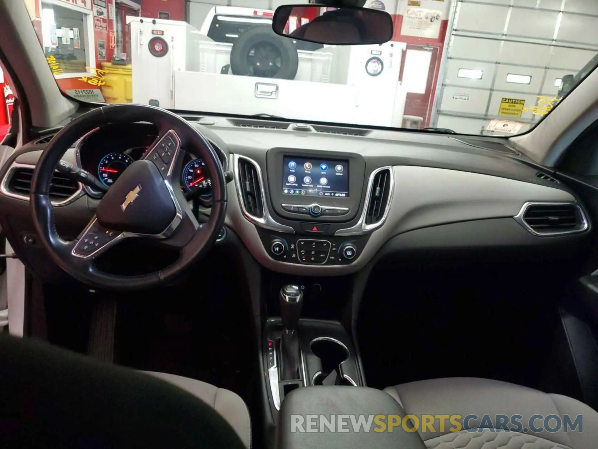 25 Photograph of a damaged car 2GNAXTEV6L6235088 CHEVROLET EQUINOX 2020