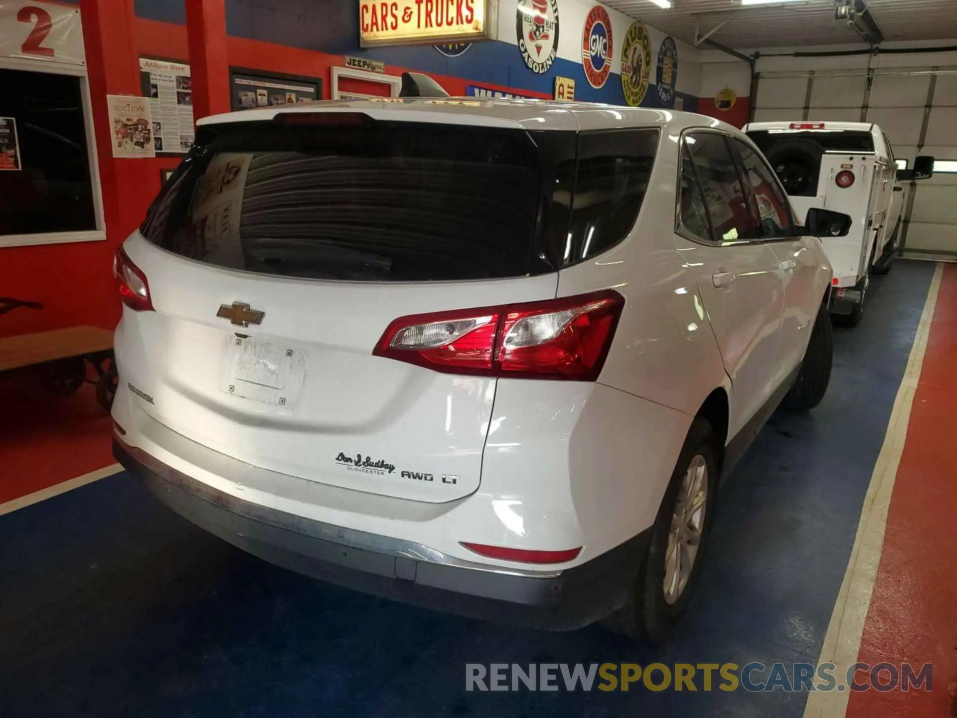 32 Photograph of a damaged car 2GNAXTEV6L6235088 CHEVROLET EQUINOX 2020