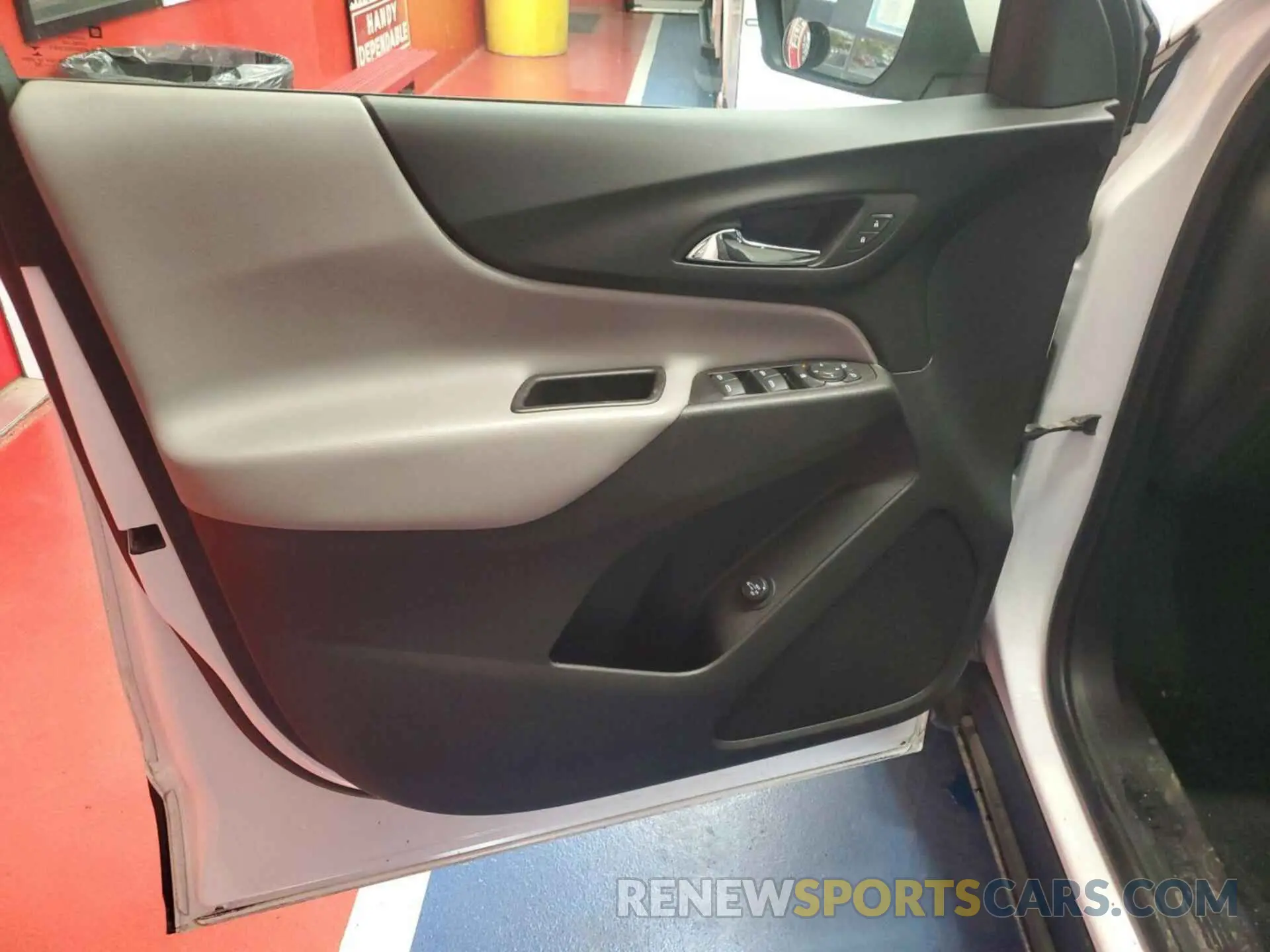 8 Photograph of a damaged car 2GNAXTEV6L6235088 CHEVROLET EQUINOX 2020