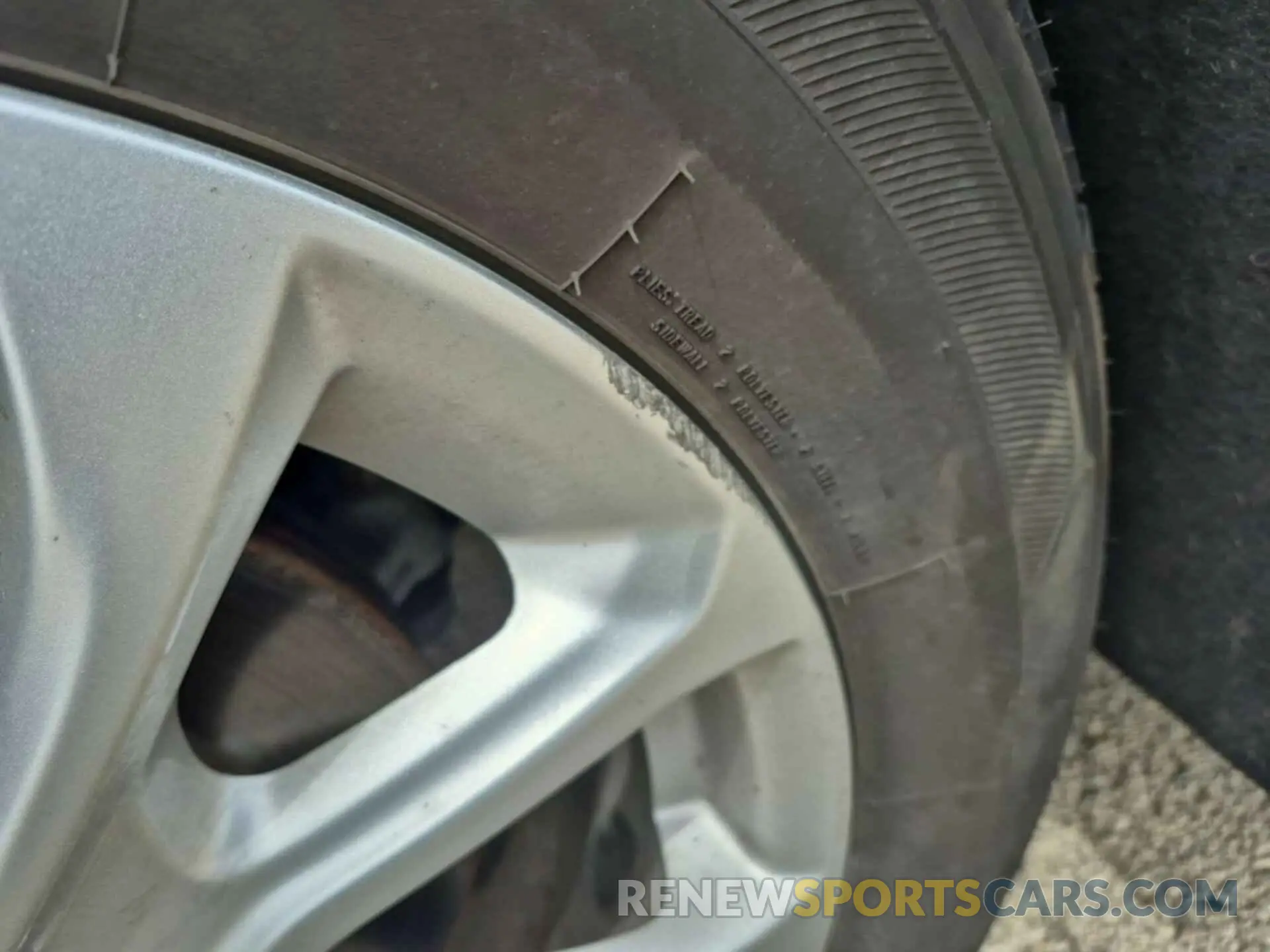 19 Photograph of a damaged car 2GNAXTEV7L6182157 CHEVROLET EQUINOX 2020