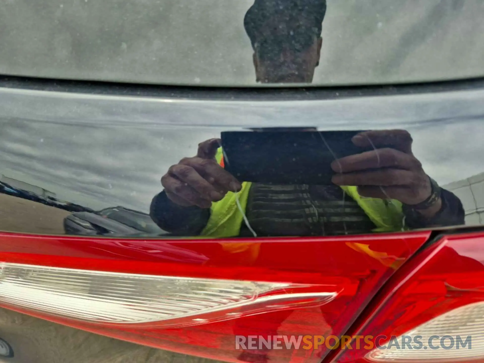 27 Photograph of a damaged car 2GNAXTEV7L6182157 CHEVROLET EQUINOX 2020