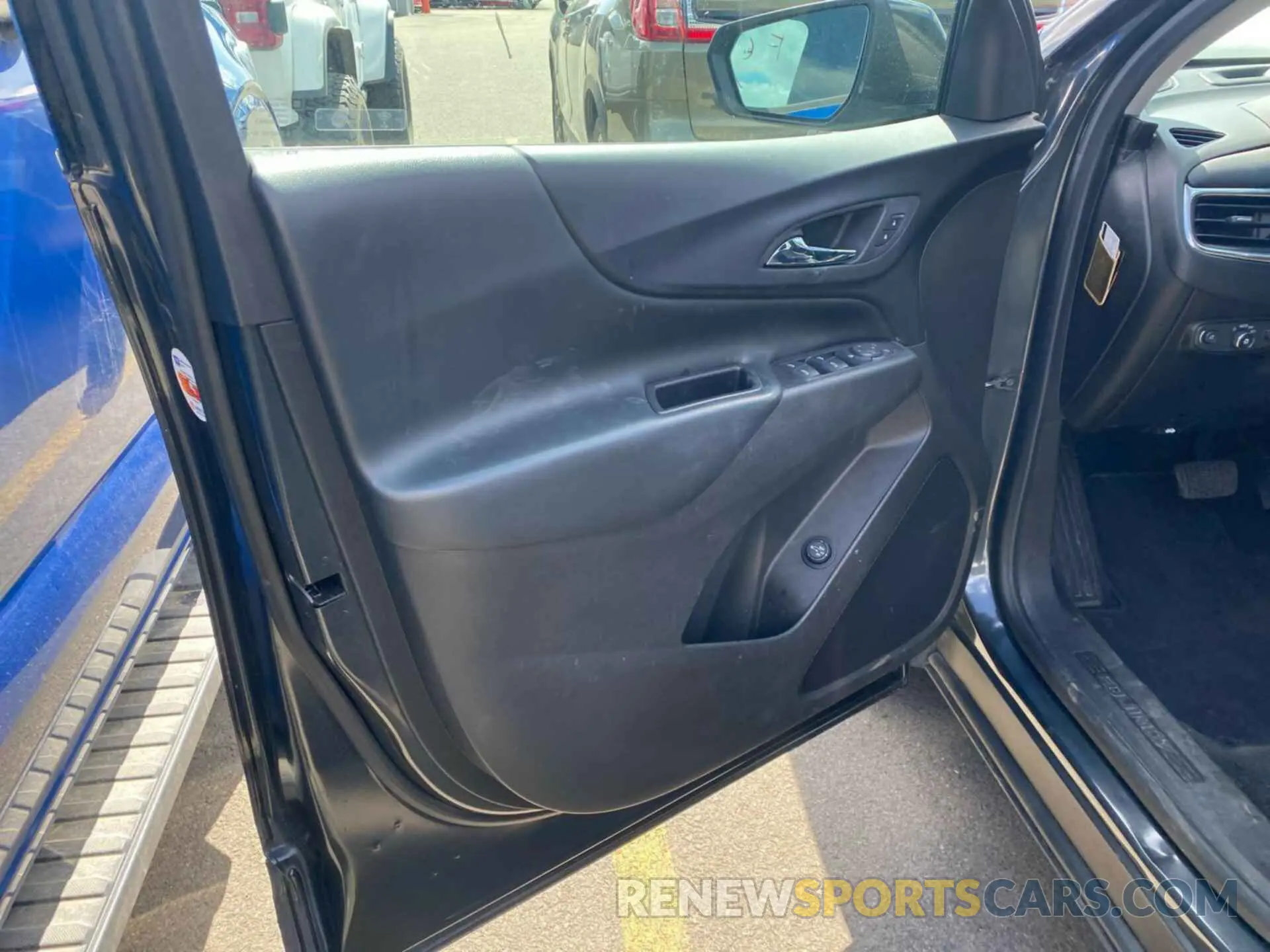 28 Фотография поврежденного автомобиля 2GNAXTEV7L6242857 CHEVROLET EQUINOX 2020