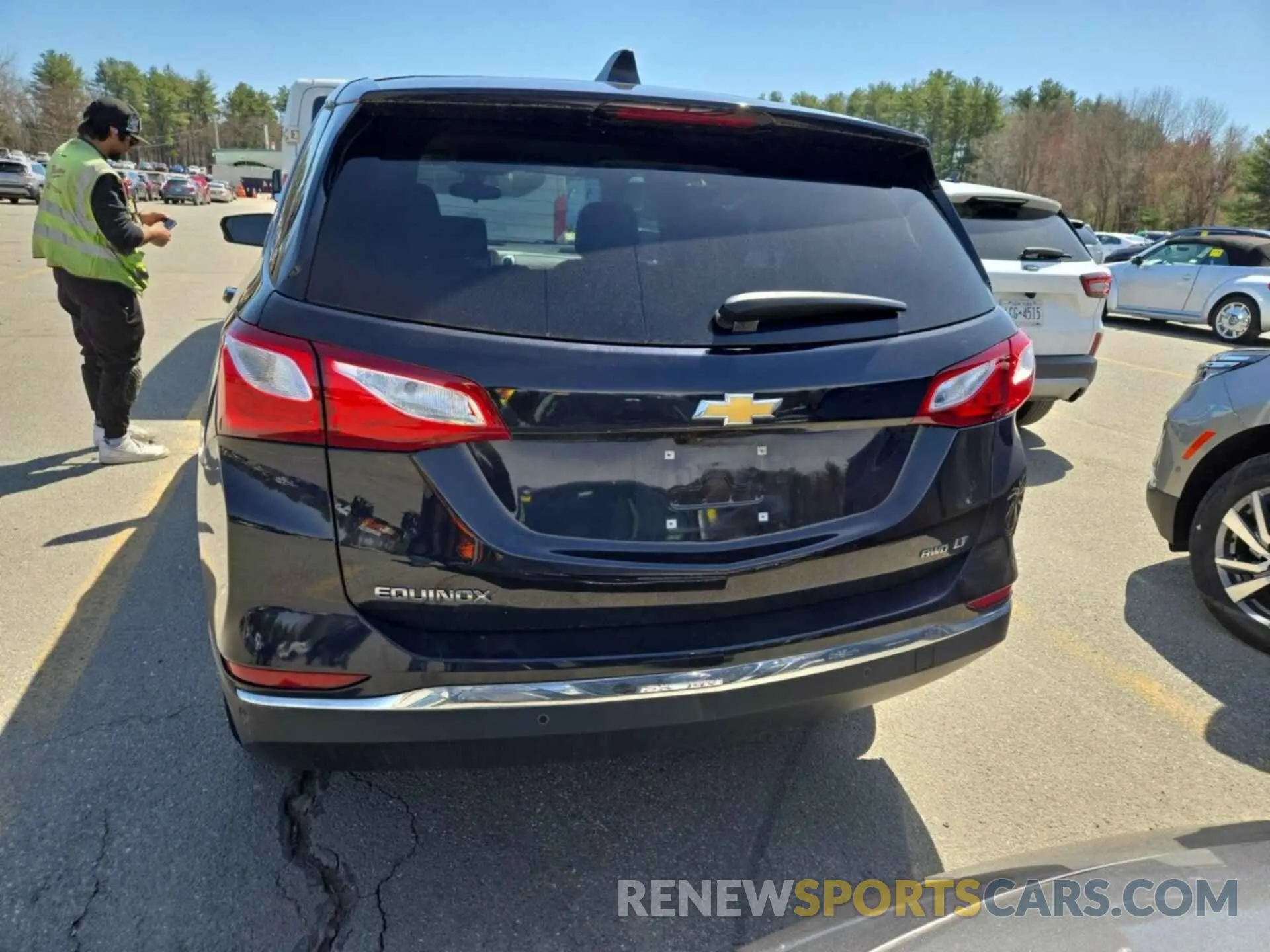 28 Photograph of a damaged car 2GNAXTEV8L6153041 CHEVROLET EQUINOX 2020