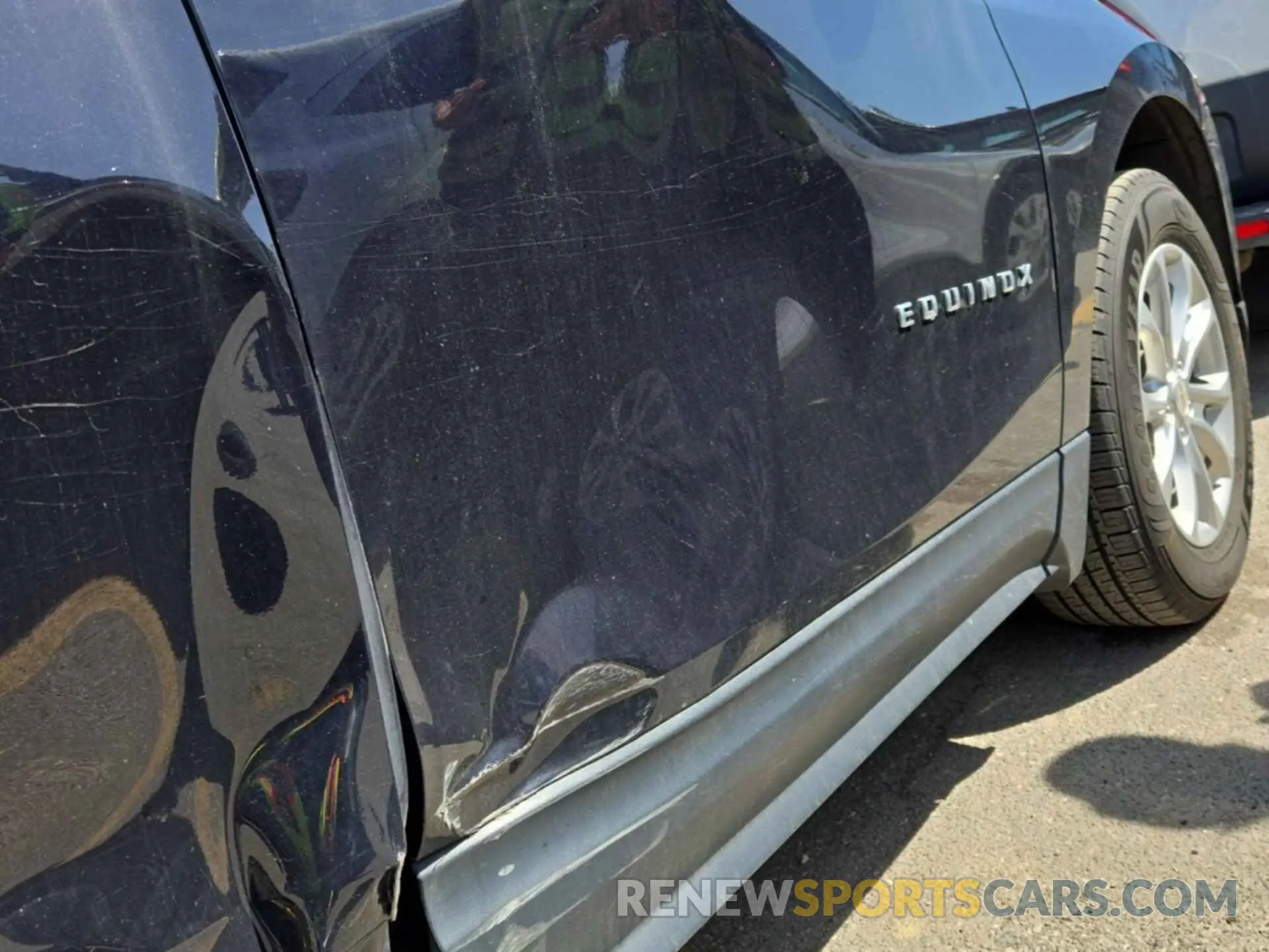 44 Photograph of a damaged car 2GNAXTEV8L6153041 CHEVROLET EQUINOX 2020