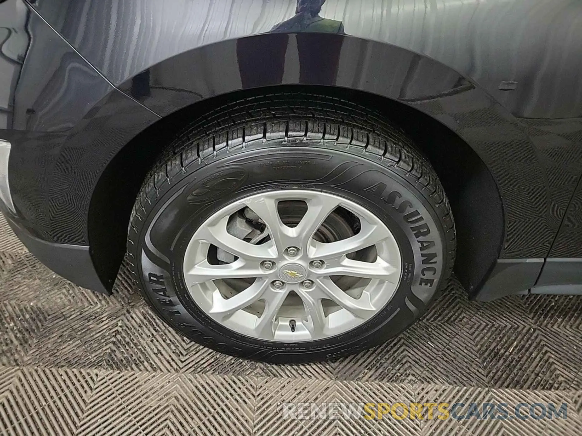 51 Photograph of a damaged car 2GNAXTEV8L6153041 CHEVROLET EQUINOX 2020