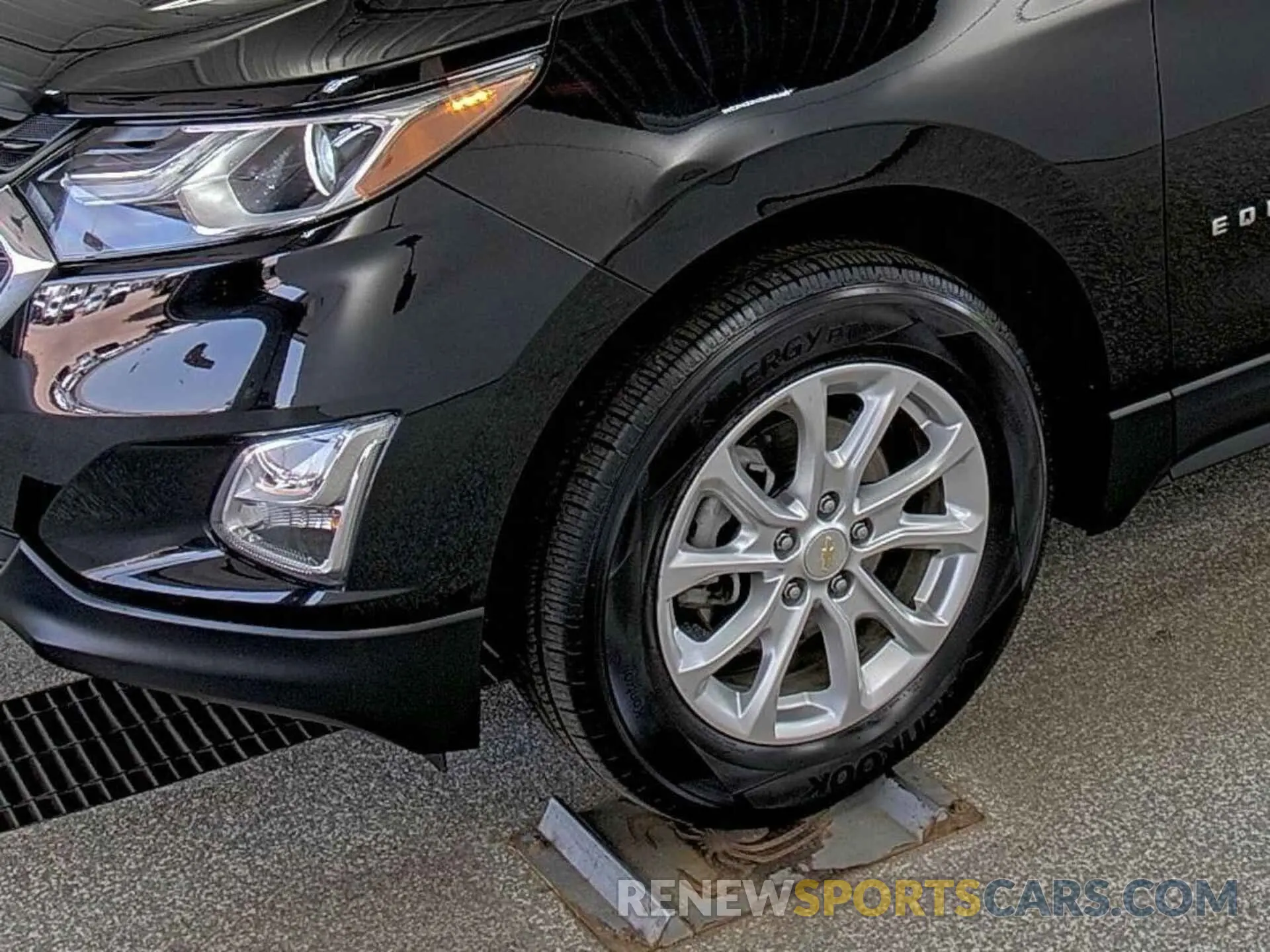 7 Photograph of a damaged car 2GNAXTEV8L6230815 CHEVROLET EQUINOX 2020