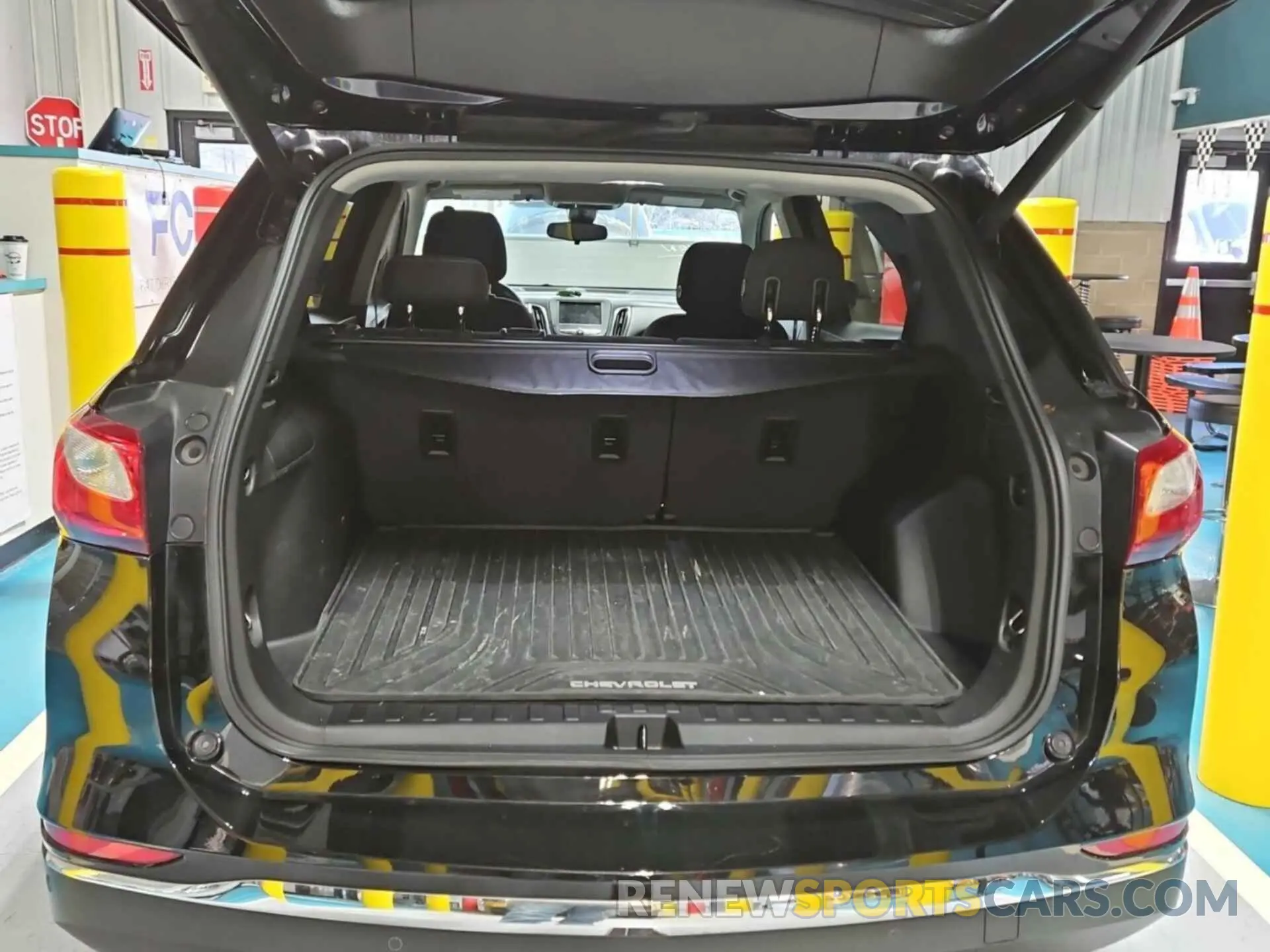 5 Photograph of a damaged car 2GNAXTEV8L6231771 CHEVROLET EQUINOX 2020