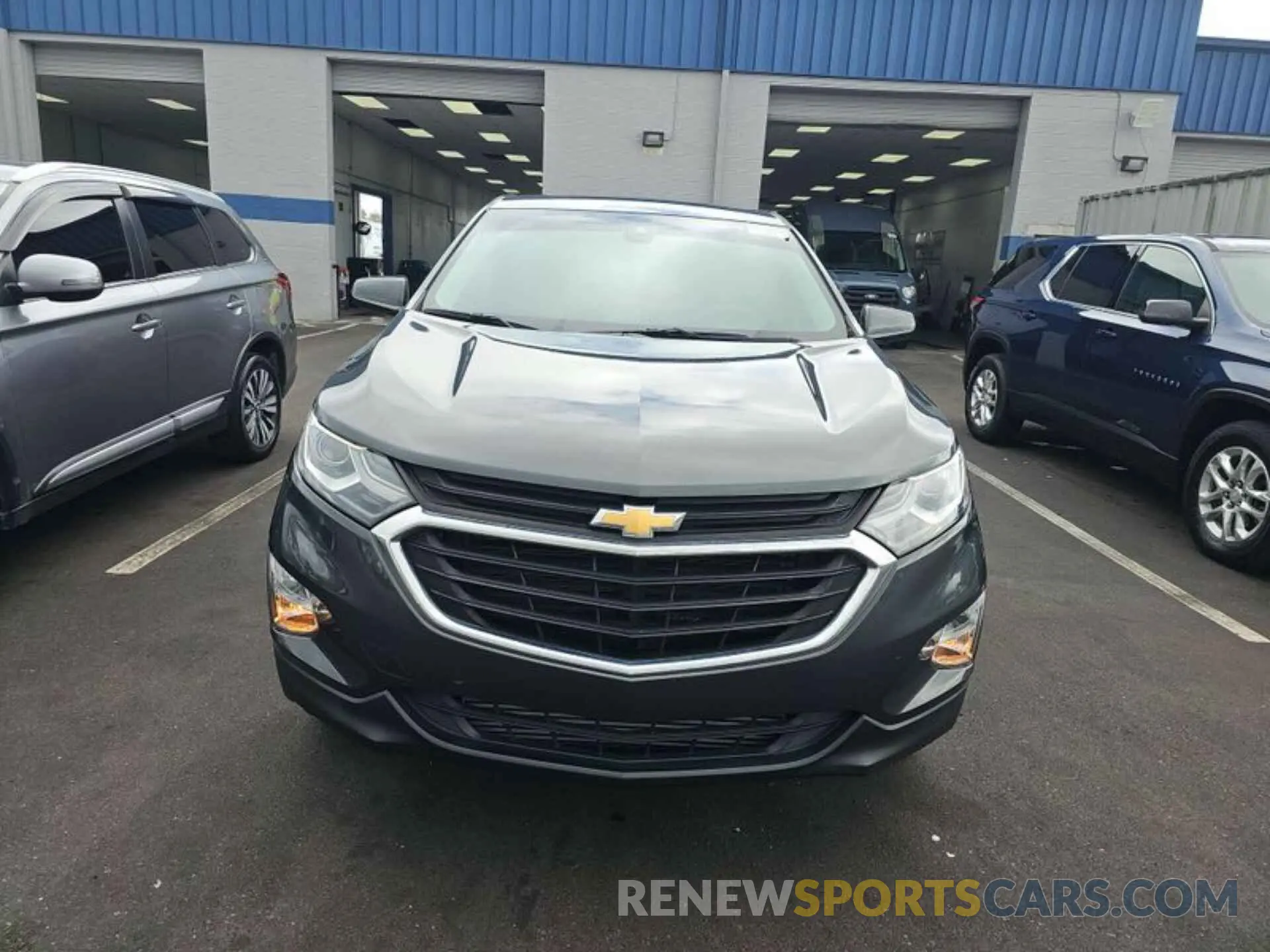 10 Photograph of a damaged car 2GNAXTEV8L6233102 CHEVROLET EQUINOX 2020