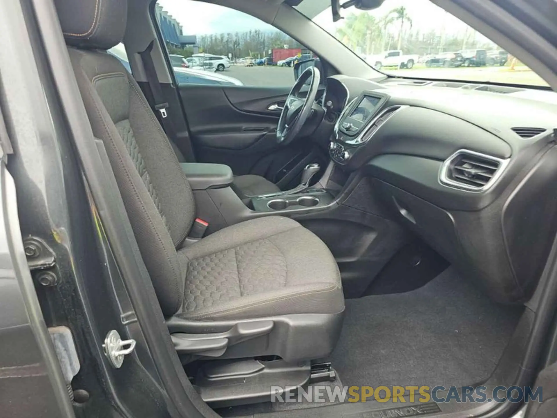 13 Photograph of a damaged car 2GNAXTEV8L6233102 CHEVROLET EQUINOX 2020