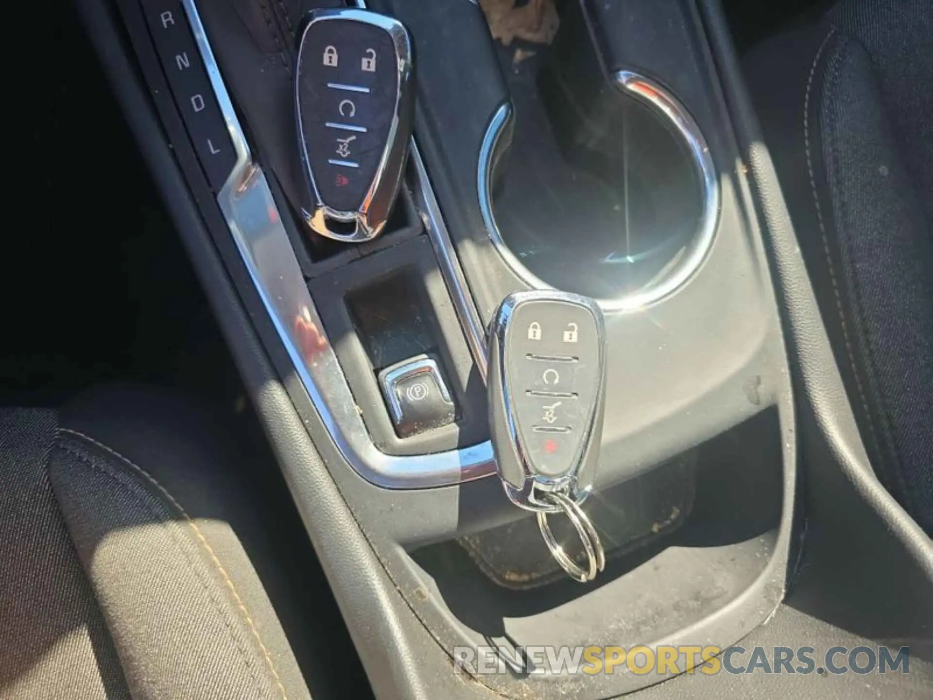 17 Photograph of a damaged car 2GNAXTEV8L6233102 CHEVROLET EQUINOX 2020