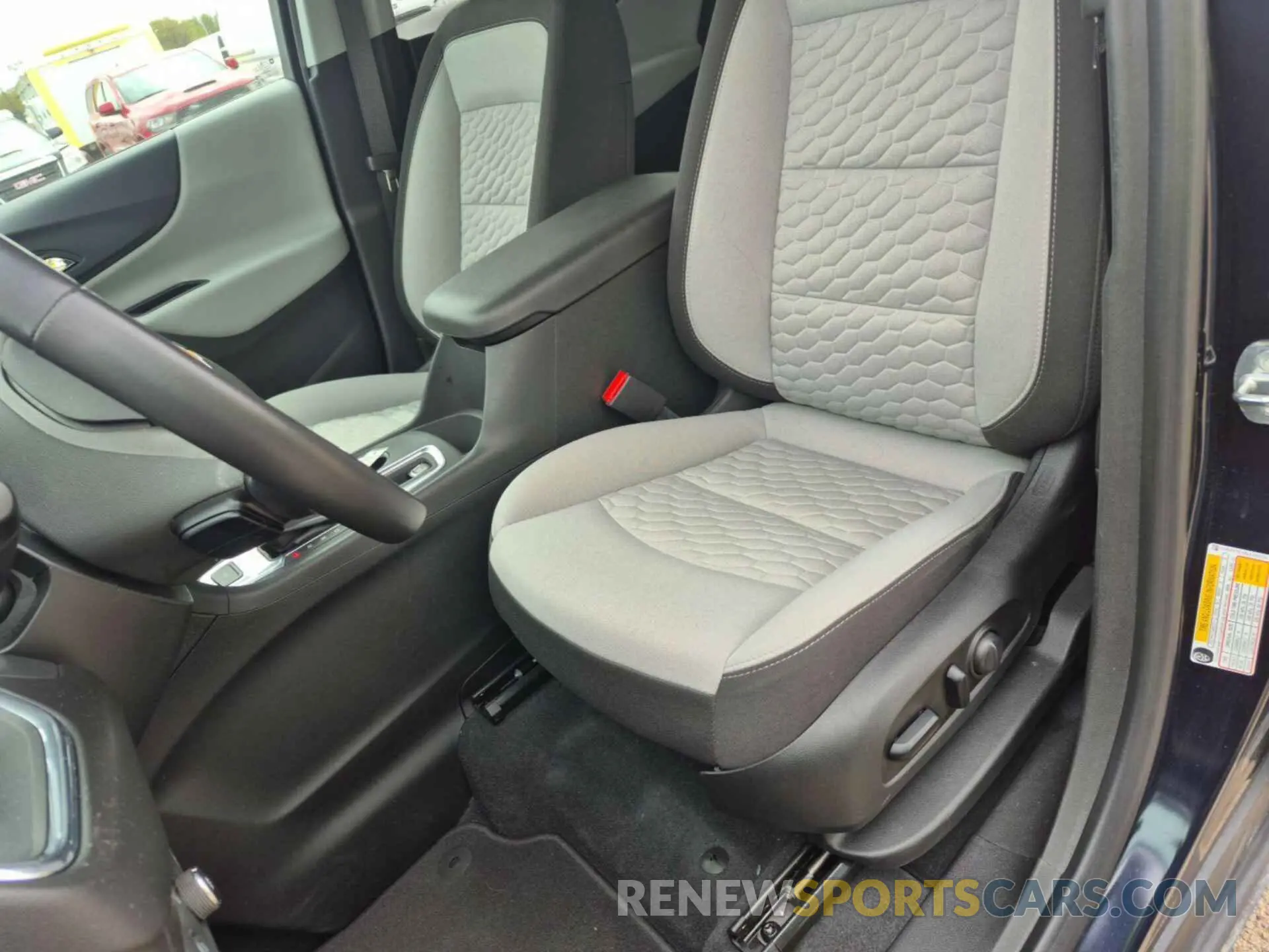 3 Photograph of a damaged car 2GNAXTEV8L6233231 CHEVROLET EQUINOX 2020
