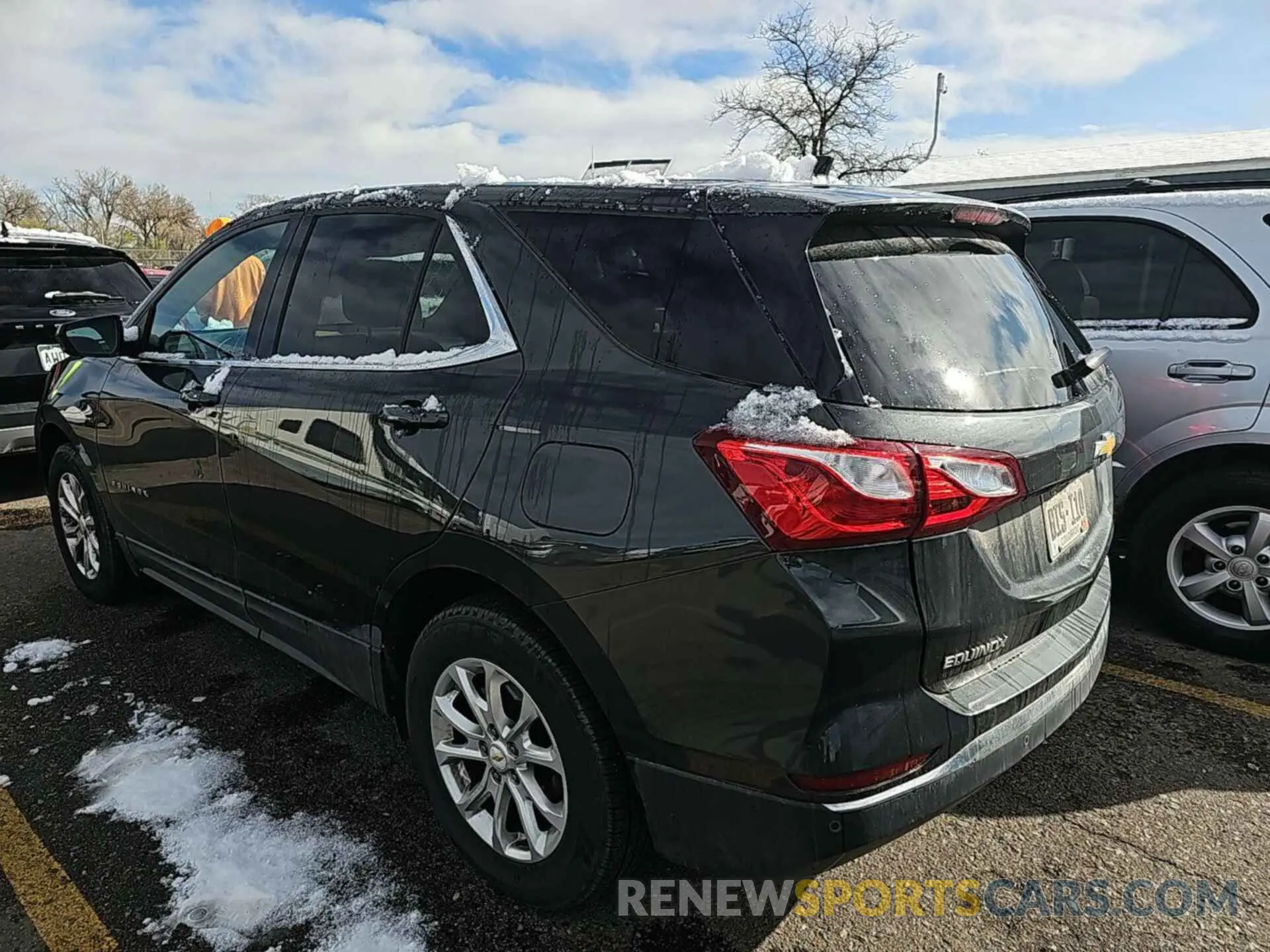18 Photograph of a damaged car 2GNAXTEV8L6233326 CHEVROLET EQUINOX 2020