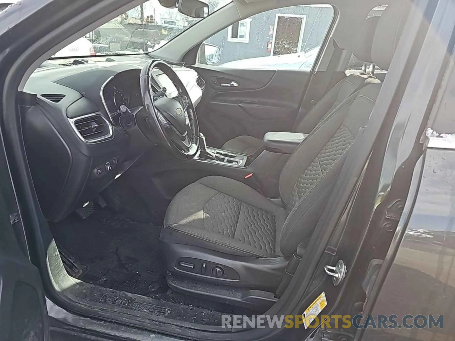 2 Photograph of a damaged car 2GNAXTEV8L6233326 CHEVROLET EQUINOX 2020