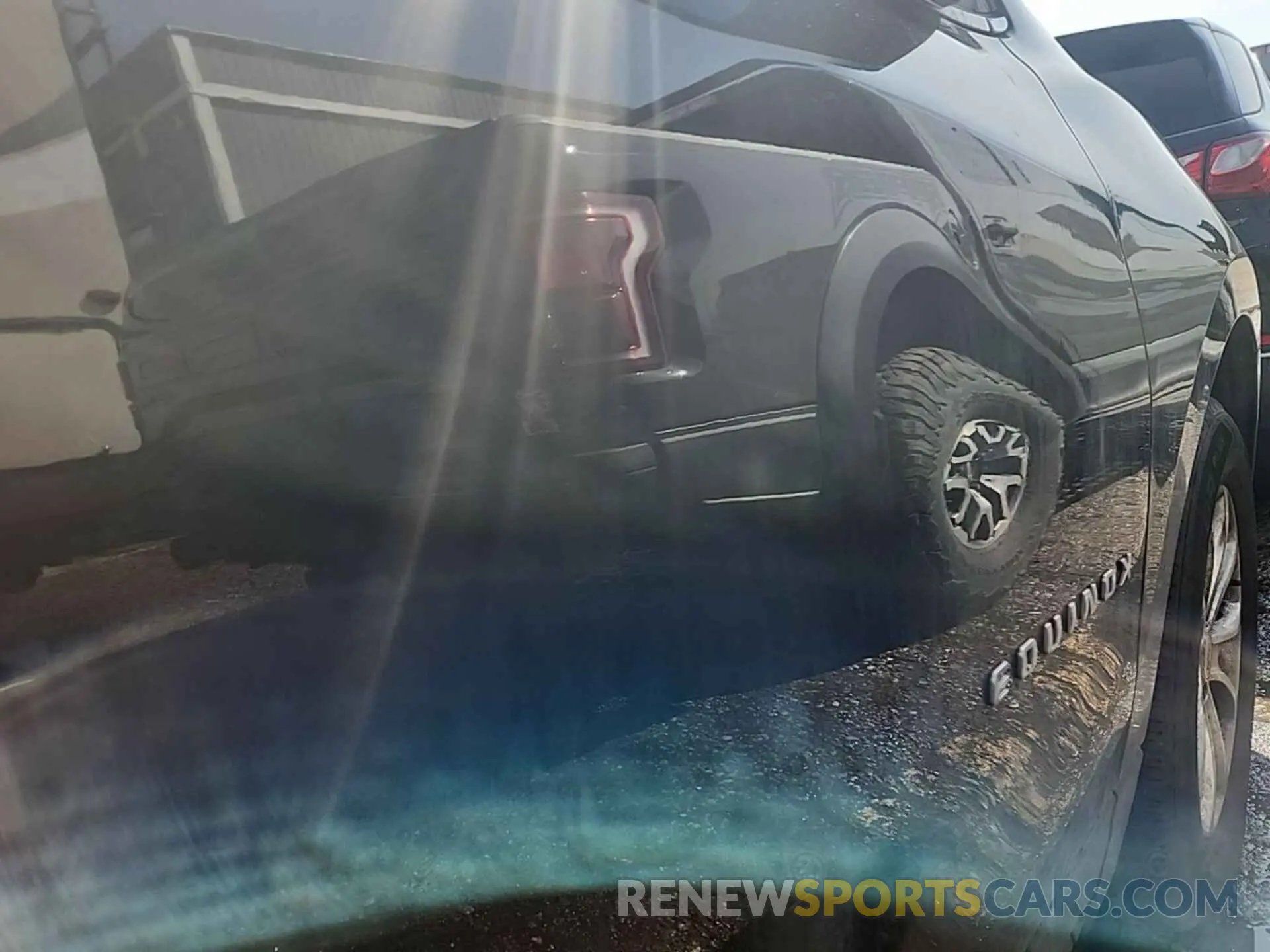 3 Photograph of a damaged car 2GNAXTEV8L6233326 CHEVROLET EQUINOX 2020