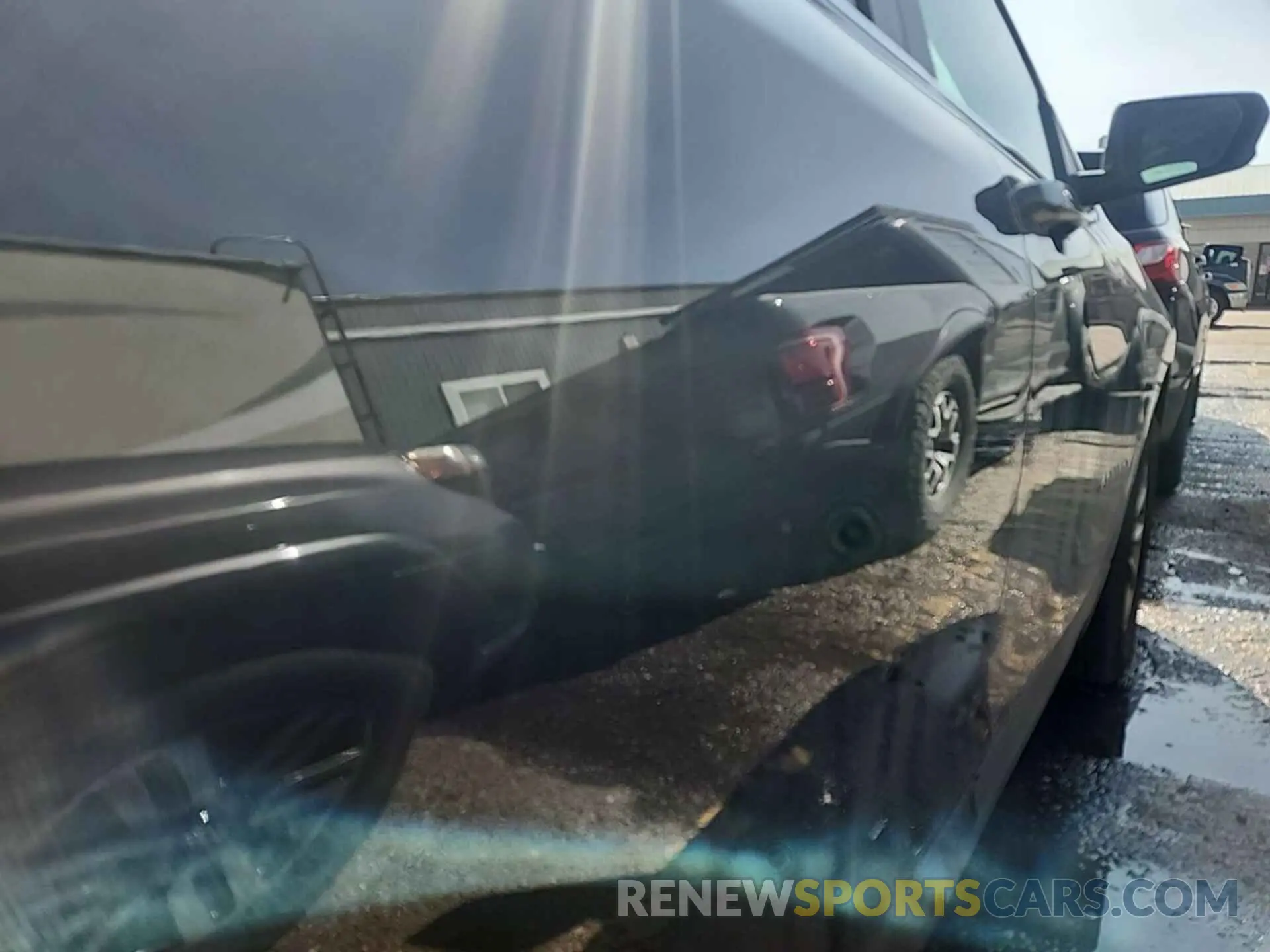 6 Photograph of a damaged car 2GNAXTEV8L6233326 CHEVROLET EQUINOX 2020