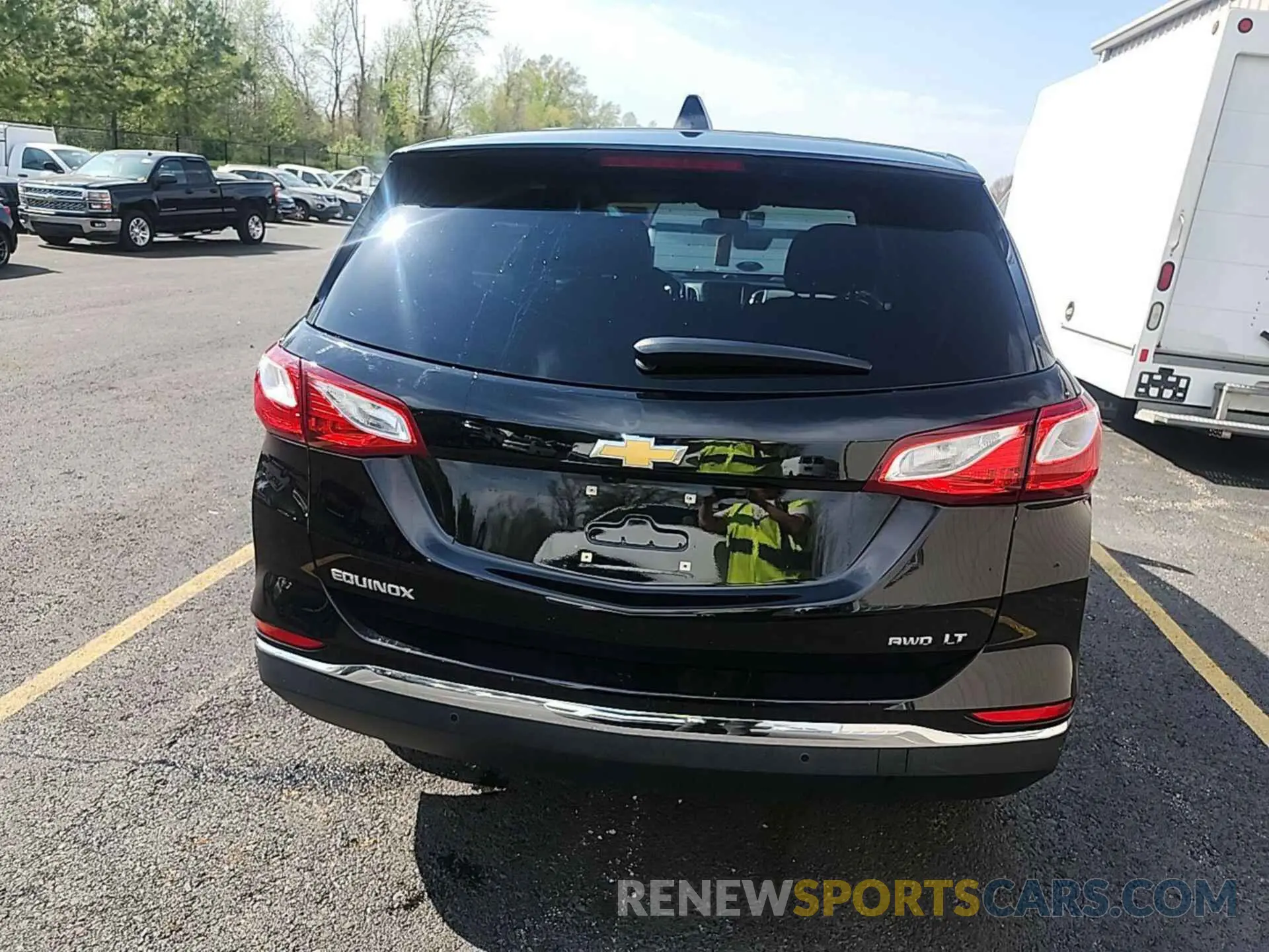 13 Photograph of a damaged car 2GNAXTEVXL6155891 CHEVROLET EQUINOX 2020