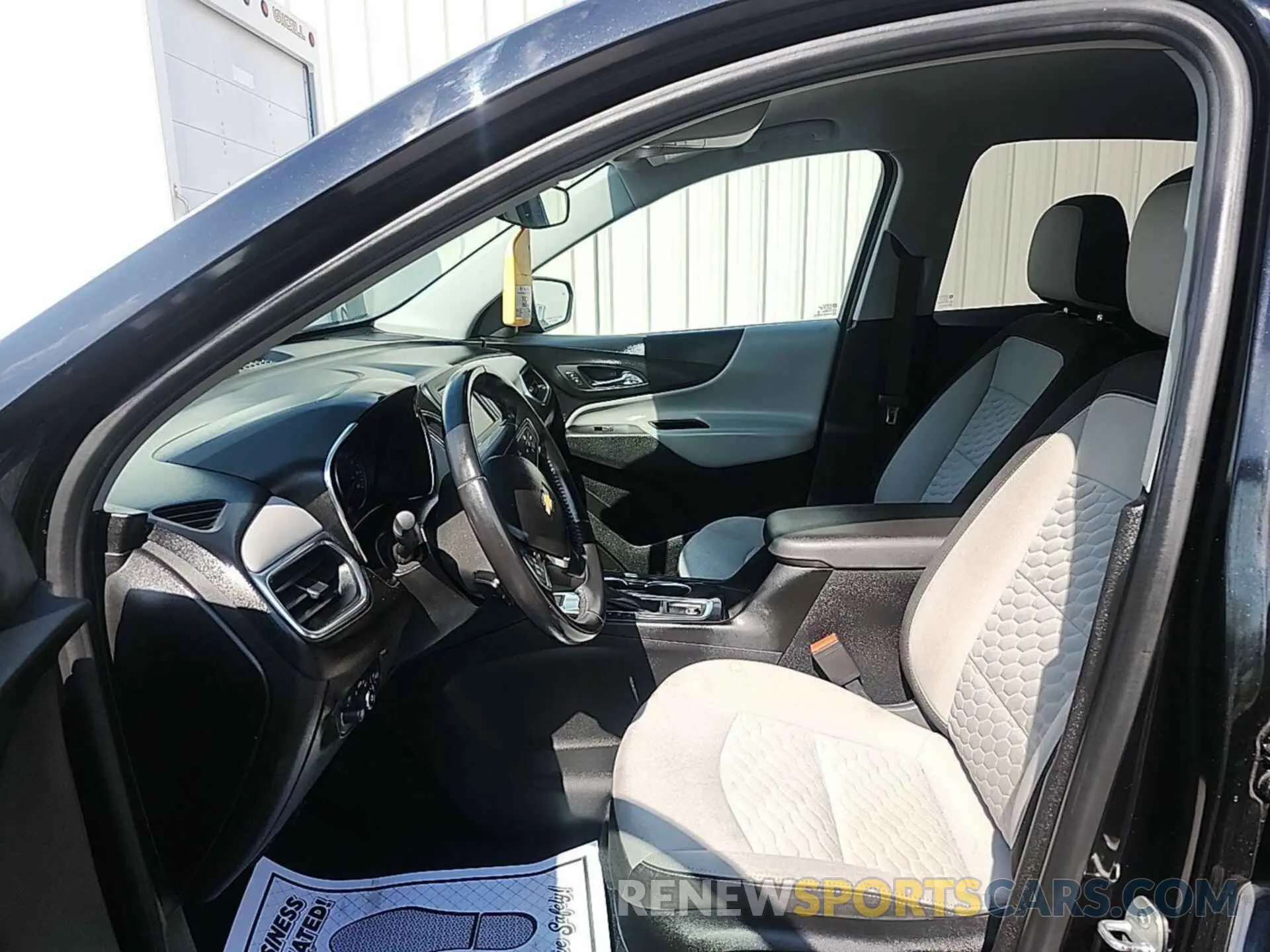 16 Photograph of a damaged car 2GNAXTEVXL6155891 CHEVROLET EQUINOX 2020