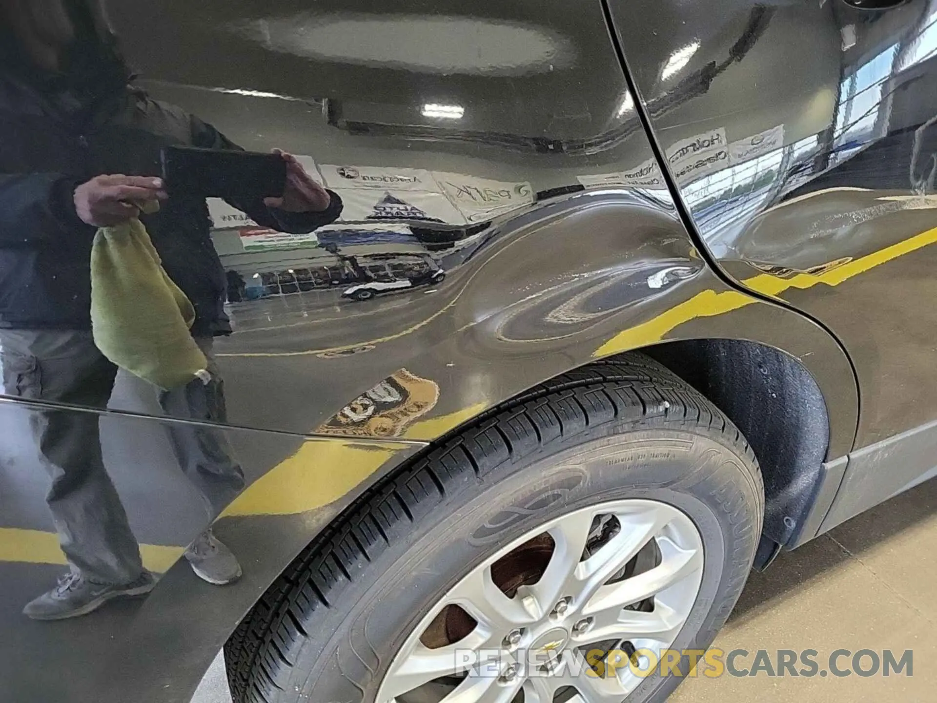 24 Photograph of a damaged car 2GNAXTEVXL6155891 CHEVROLET EQUINOX 2020
