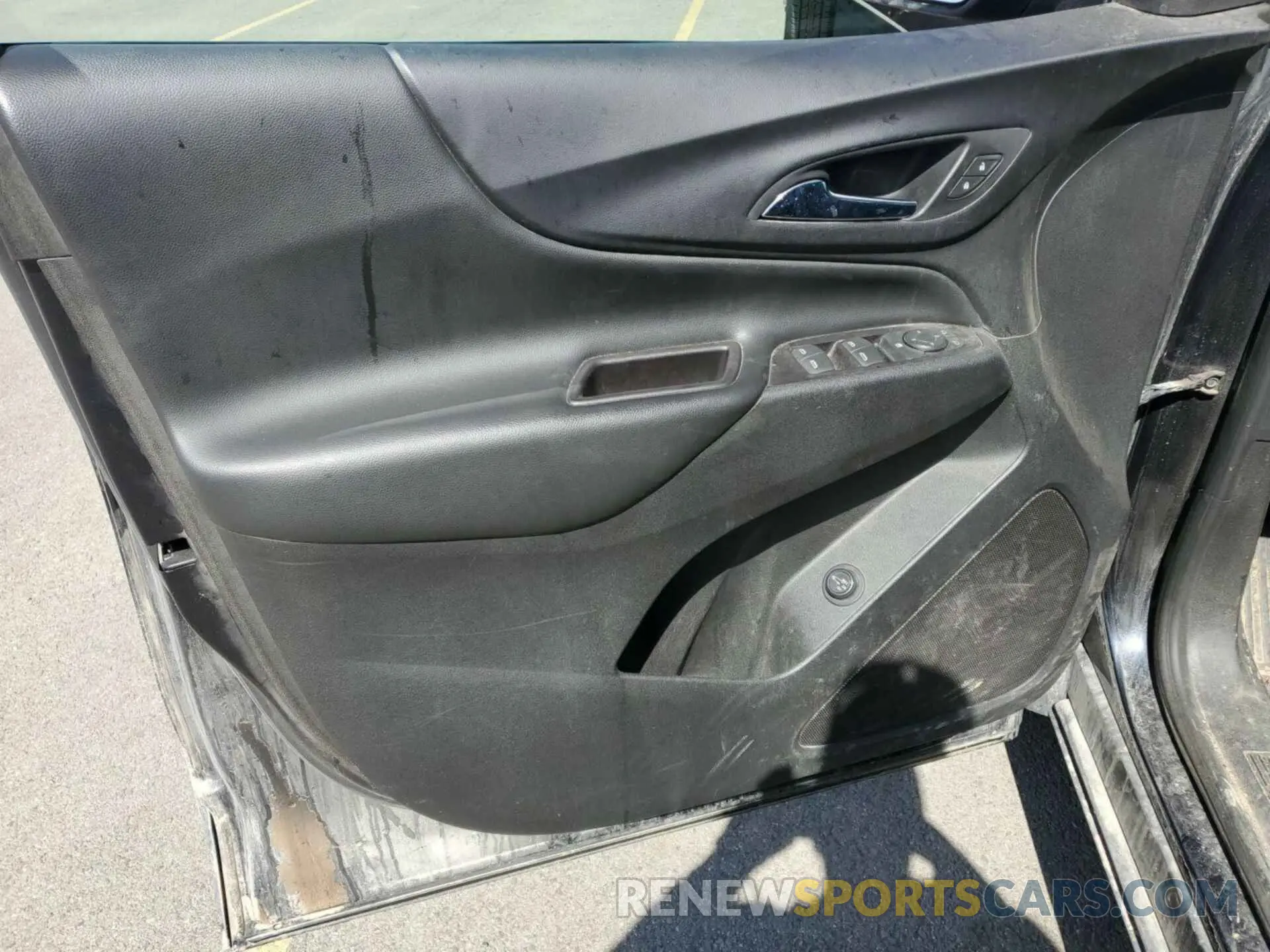 18 Photograph of a damaged car 2GNAXTEVXL6162906 CHEVROLET EQUINOX 2020