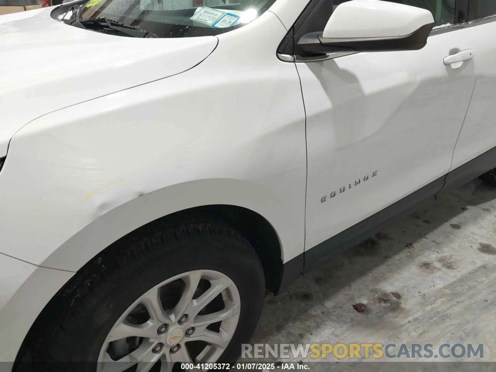 18 Photograph of a damaged car 2GNAXUEV0L6128219 CHEVROLET EQUINOX 2020