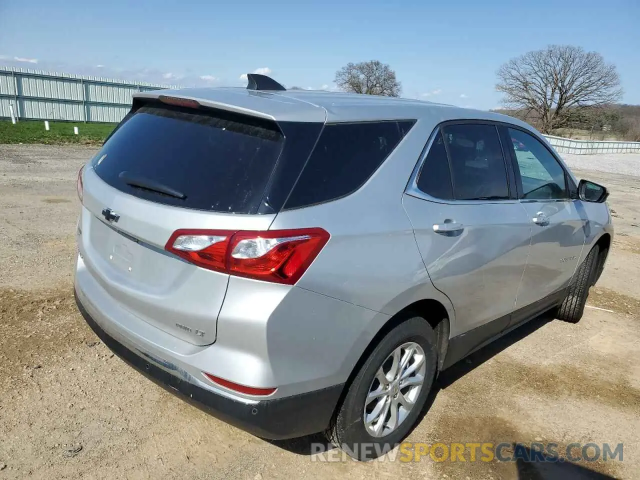 3 Photograph of a damaged car 2GNAXUEV0L6150303 CHEVROLET EQUINOX 2020