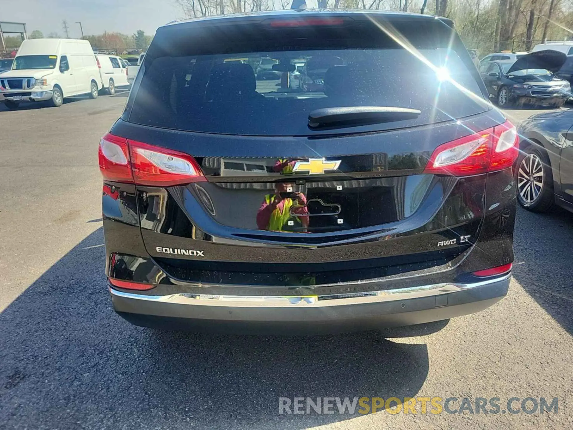 17 Photograph of a damaged car 2GNAXUEV0L6187318 CHEVROLET EQUINOX 2020