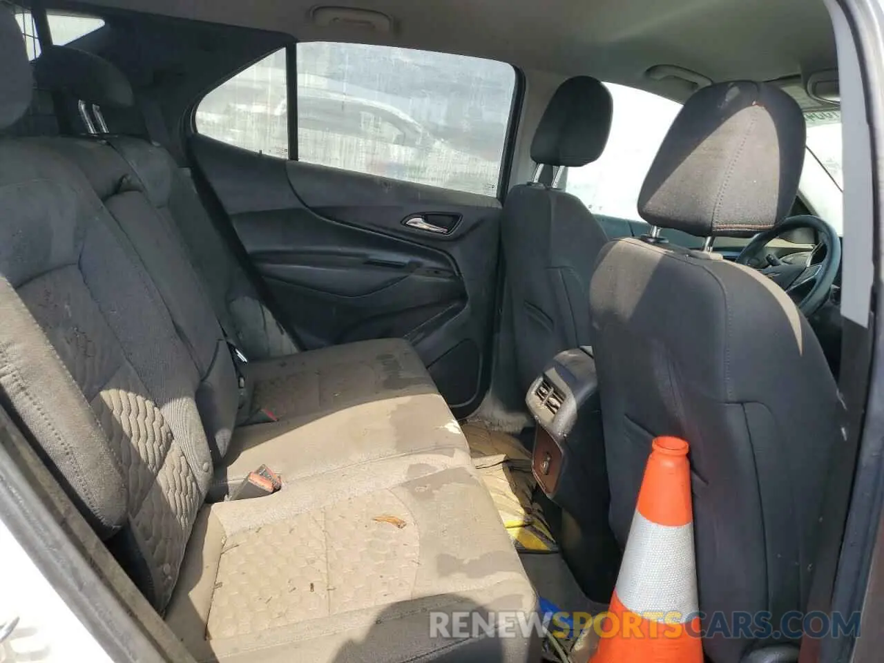 10 Photograph of a damaged car 2GNAXUEV0L6240812 CHEVROLET EQUINOX 2020