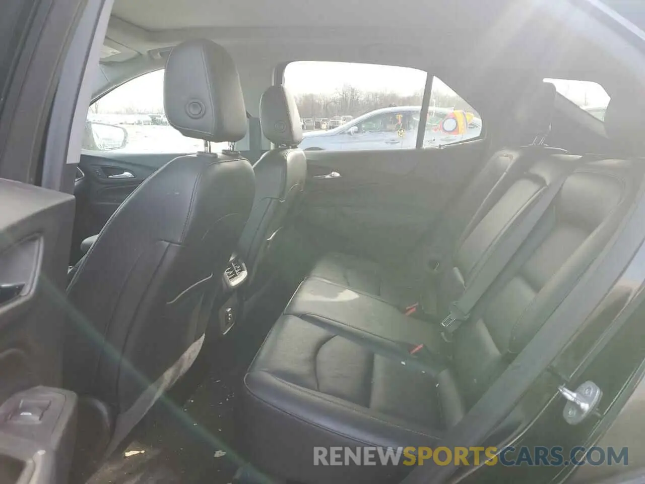 12 Photograph of a damaged car 2GNAXUEV1L6135745 CHEVROLET EQUINOX 2020