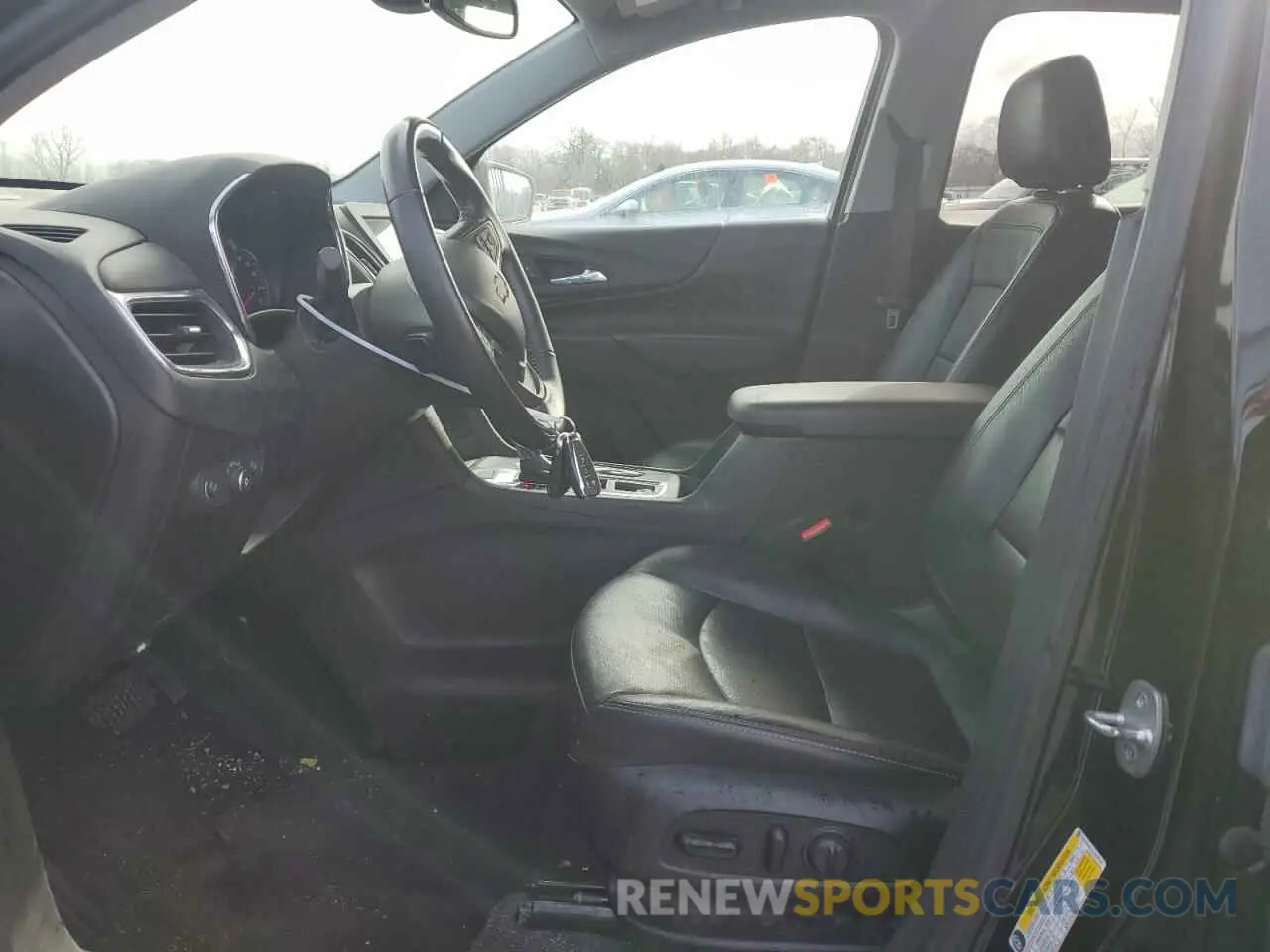 7 Photograph of a damaged car 2GNAXUEV1L6135745 CHEVROLET EQUINOX 2020