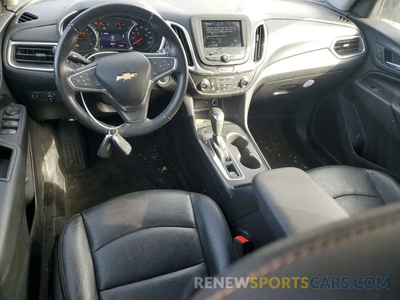 8 Photograph of a damaged car 2GNAXUEV1L6135745 CHEVROLET EQUINOX 2020