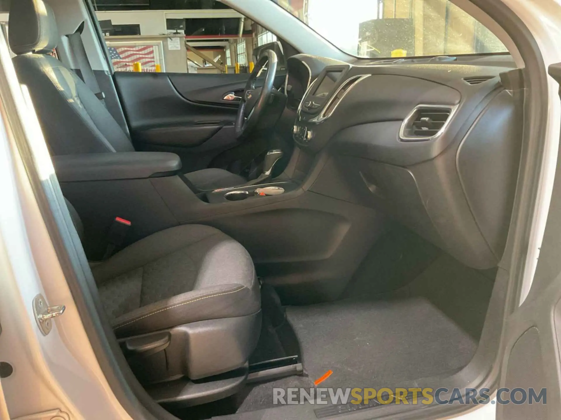 9 Фотография поврежденного автомобиля 2GNAXUEV1L6191197 CHEVROLET EQUINOX 2020