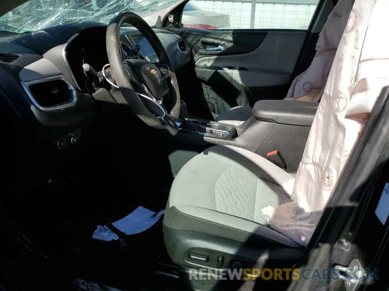 7 Photograph of a damaged car 2GNAXUEV1L6221265 CHEVROLET EQUINOX 2020