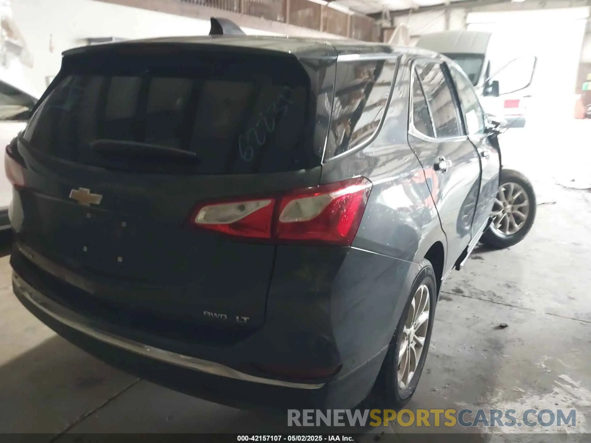4 Фотография поврежденного автомобиля 2GNAXUEV1L6227311 CHEVROLET EQUINOX 2020