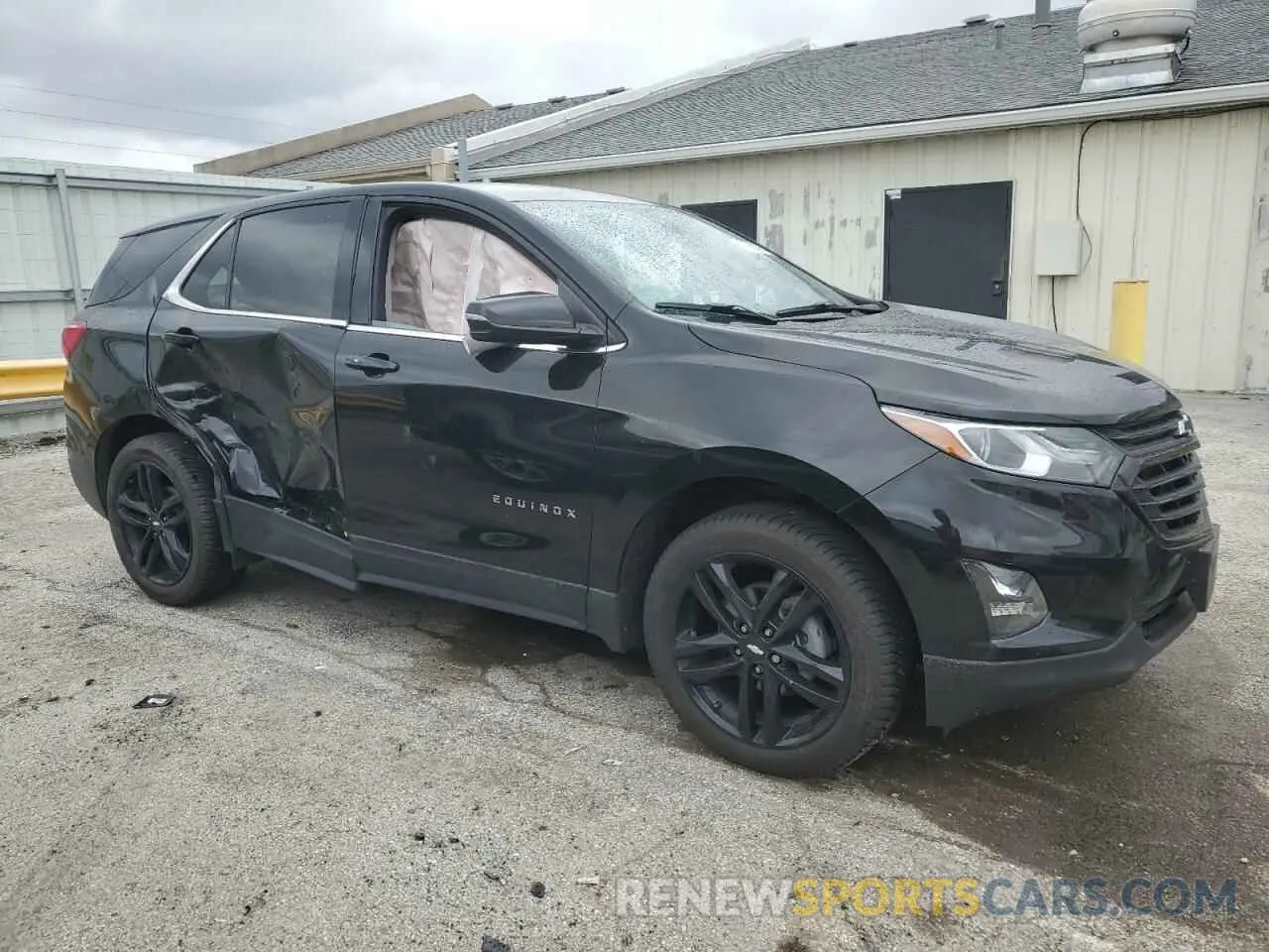 4 Photograph of a damaged car 2GNAXUEV1L6228572 CHEVROLET EQUINOX 2020
