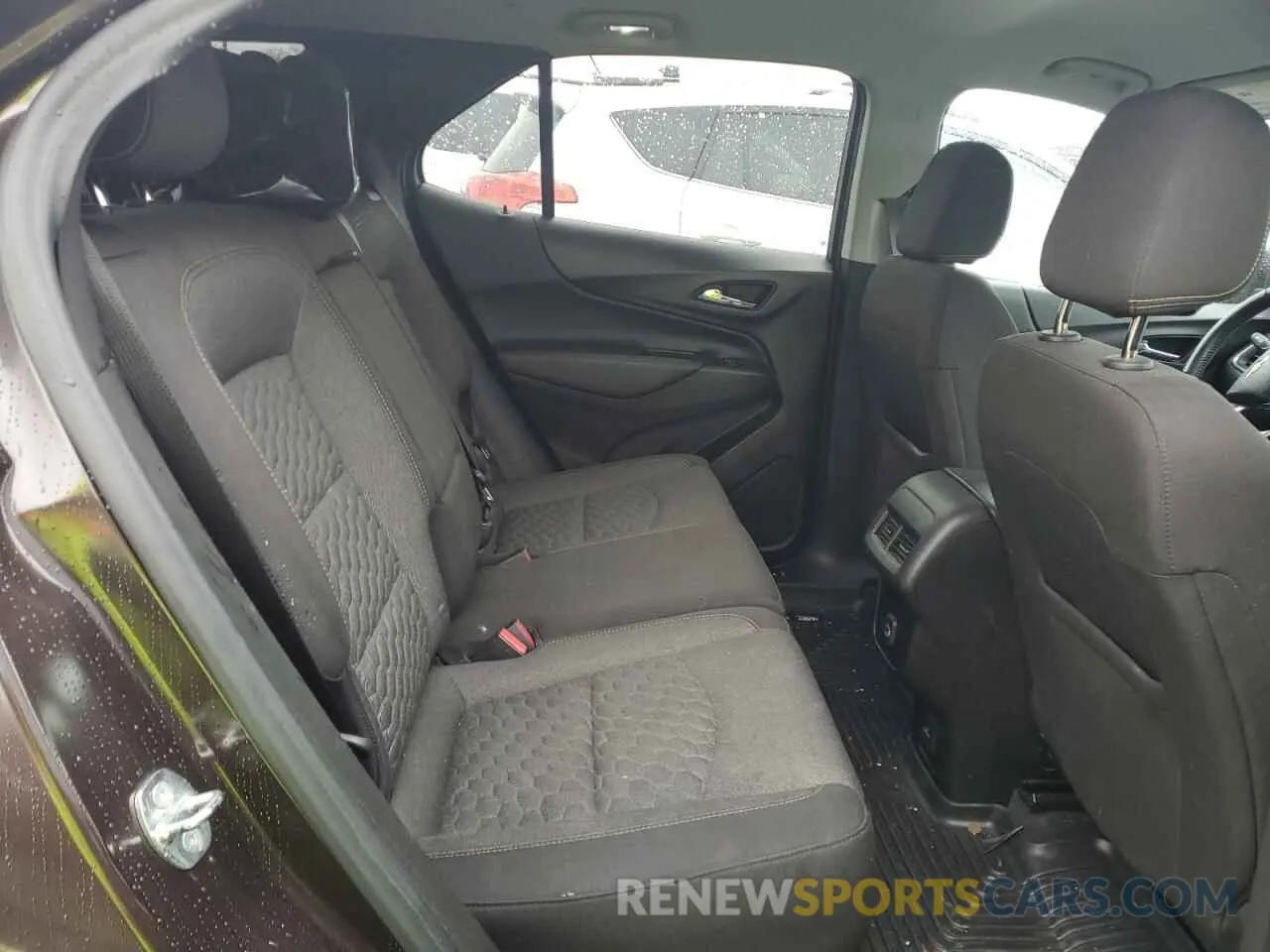 10 Photograph of a damaged car 2GNAXUEV1L6260096 CHEVROLET EQUINOX 2020