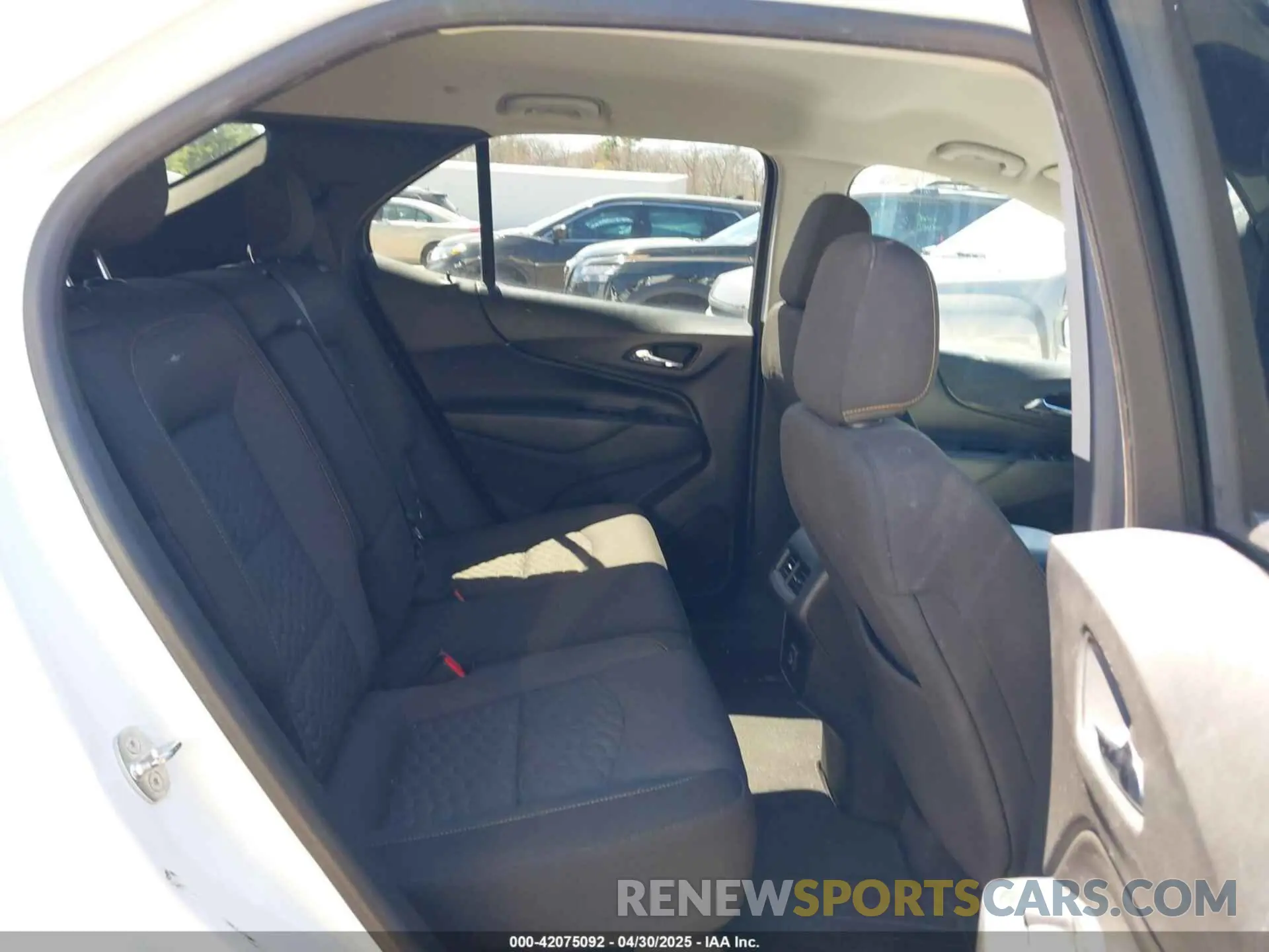 8 Фотография поврежденного автомобиля 2GNAXUEV2L6105704 CHEVROLET EQUINOX 2020