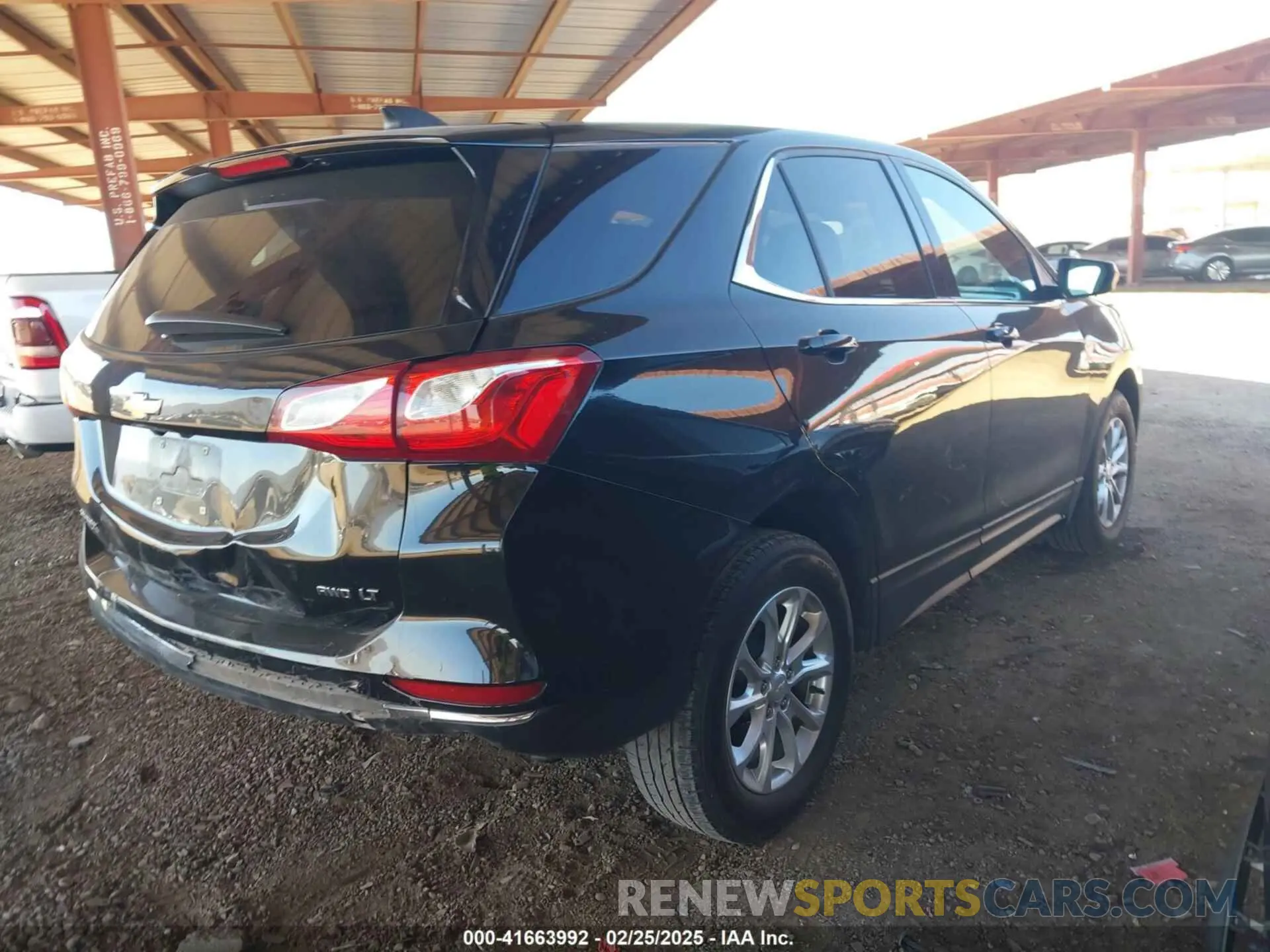 4 Photograph of a damaged car 2GNAXUEV2L6136869 CHEVROLET EQUINOX 2020