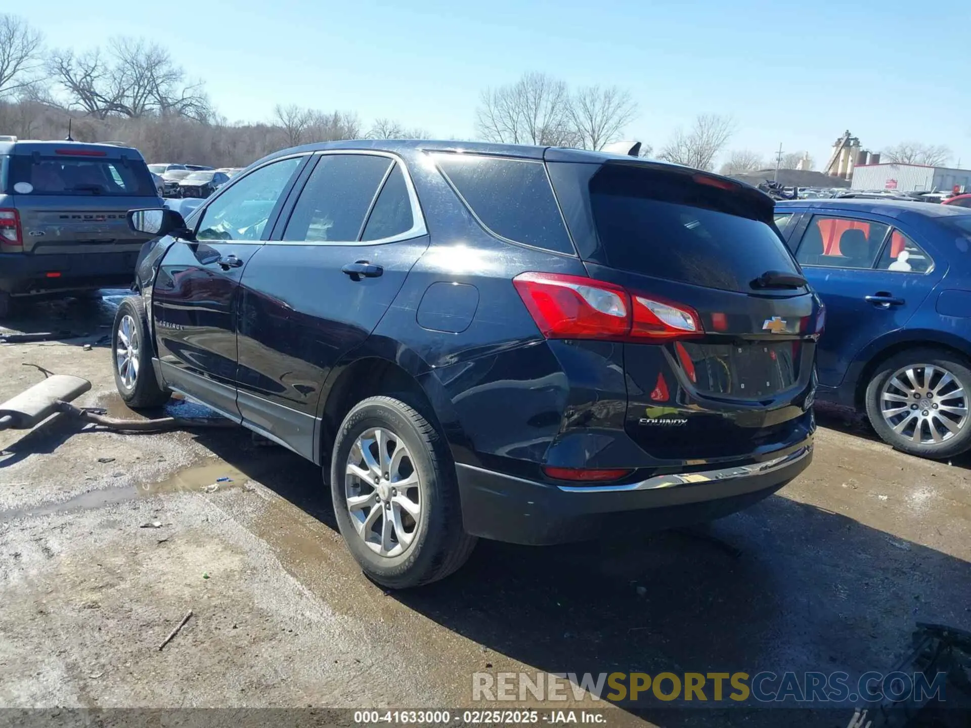 3 Photograph of a damaged car 2GNAXUEV2L6223719 CHEVROLET EQUINOX 2020