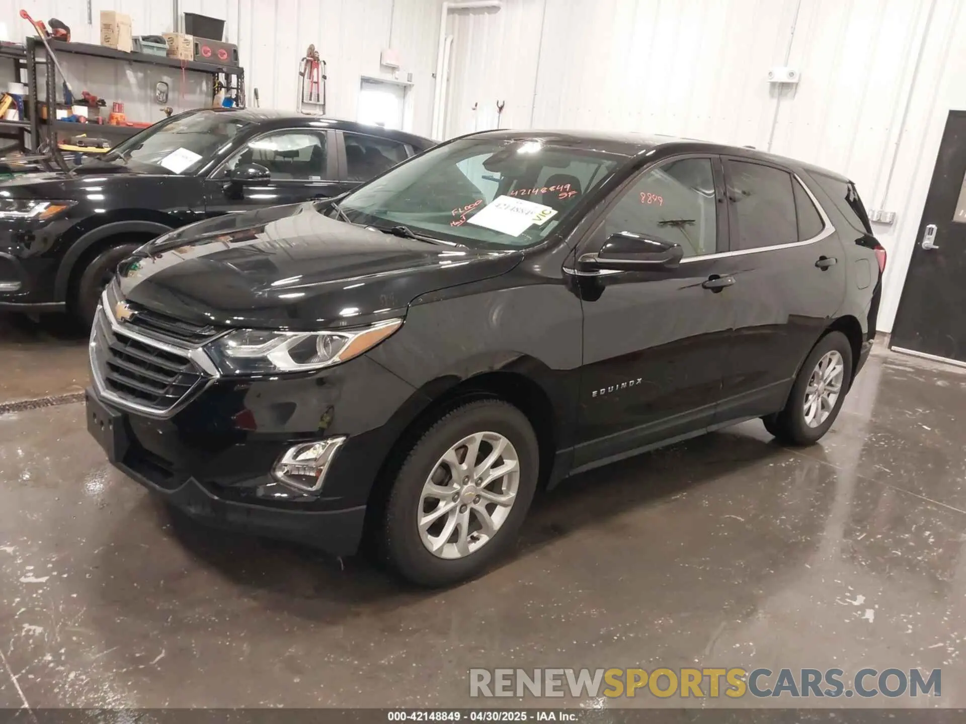 2 Фотография поврежденного автомобиля 2GNAXUEV2L6227253 CHEVROLET EQUINOX 2020