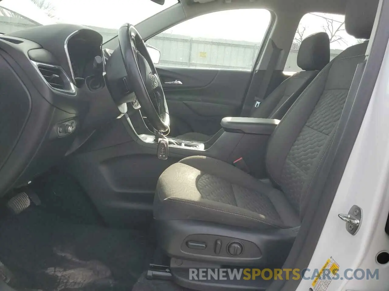 7 Photograph of a damaged car 2GNAXUEV2L6227690 CHEVROLET EQUINOX 2020
