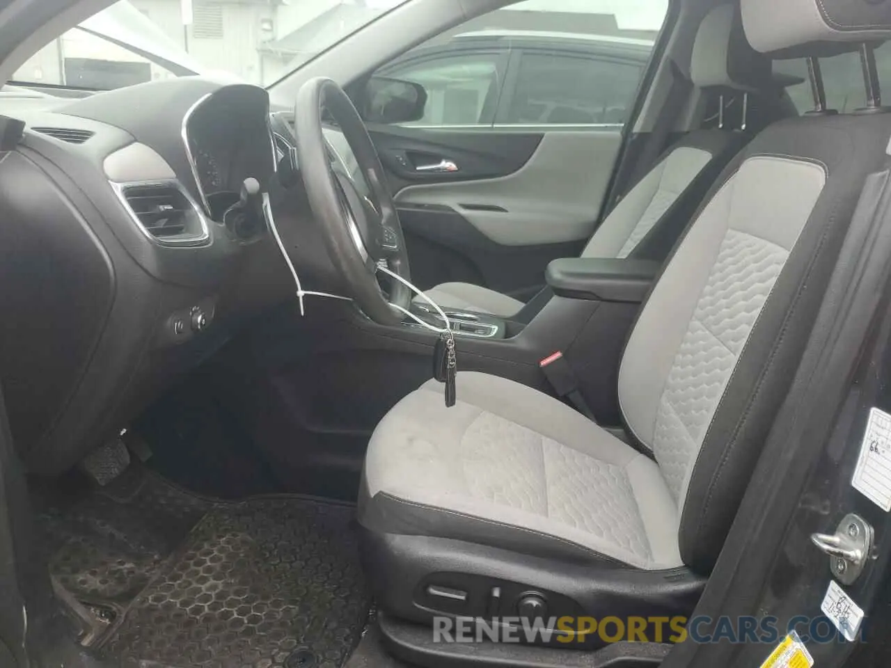 7 Photograph of a damaged car 2GNAXUEV3L6112287 CHEVROLET EQUINOX 2020