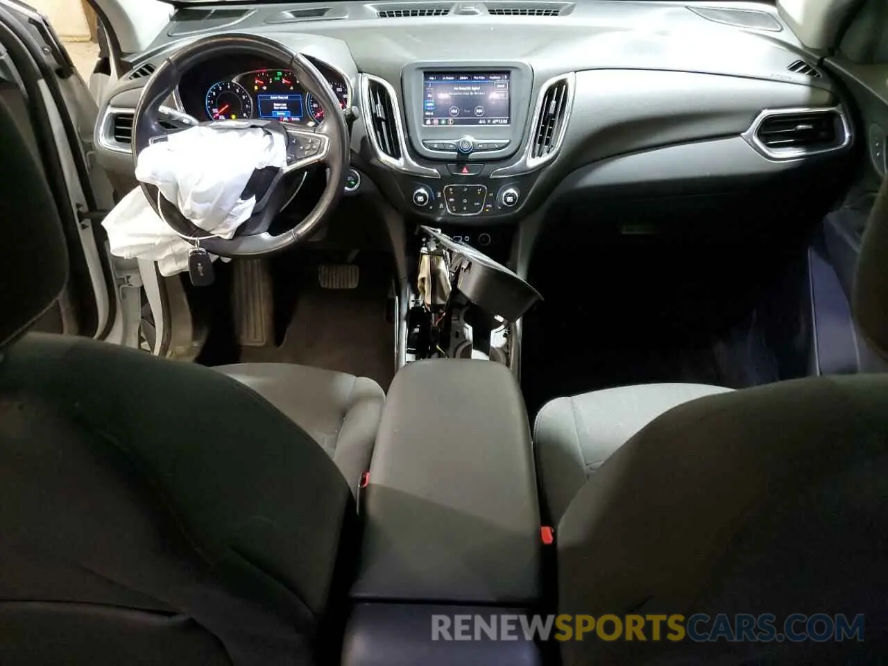 8 Photograph of a damaged car 2GNAXUEV3L6127078 CHEVROLET EQUINOX 2020