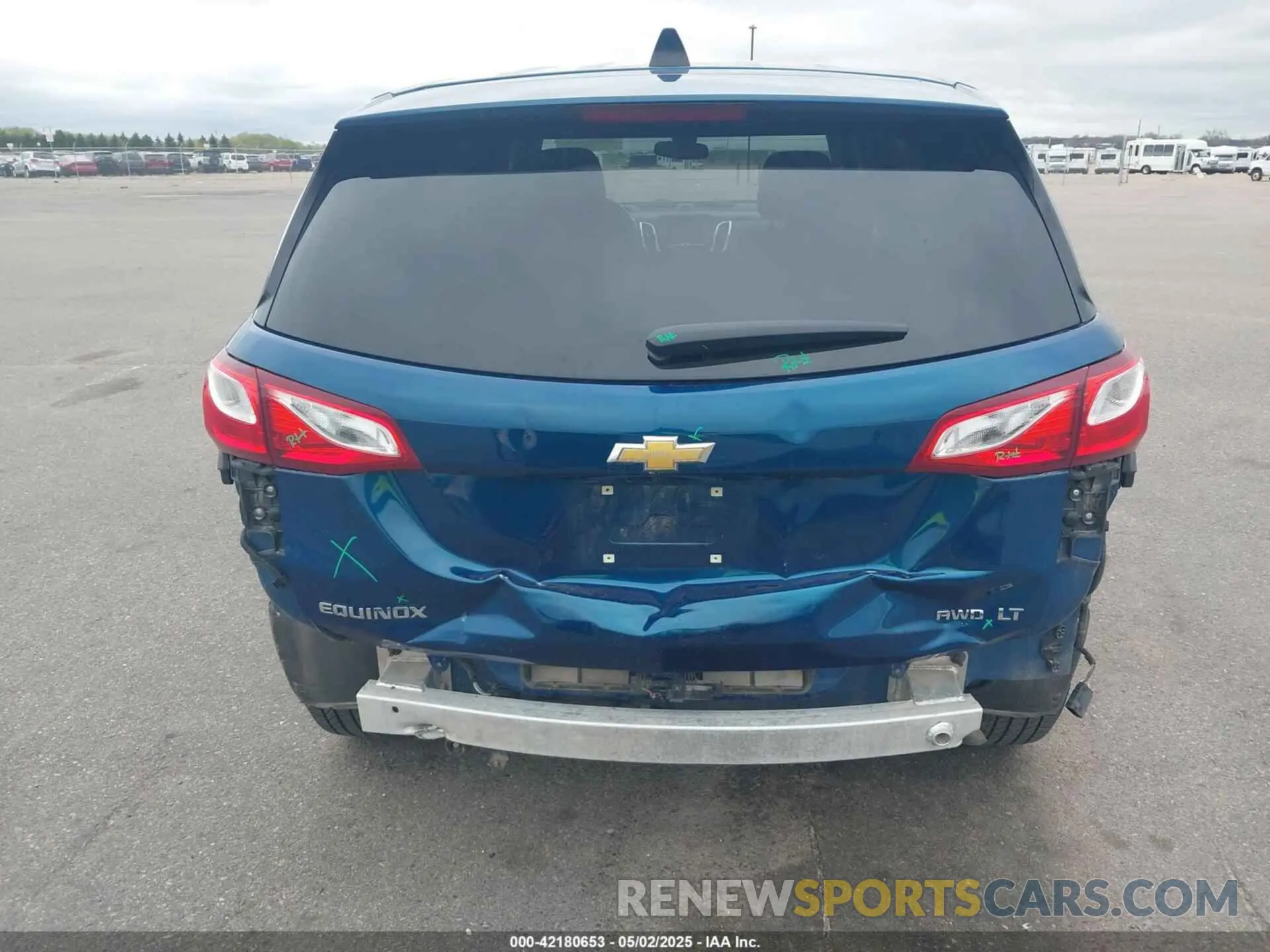 17 Photograph of a damaged car 2GNAXUEV3L6157178 CHEVROLET EQUINOX 2020